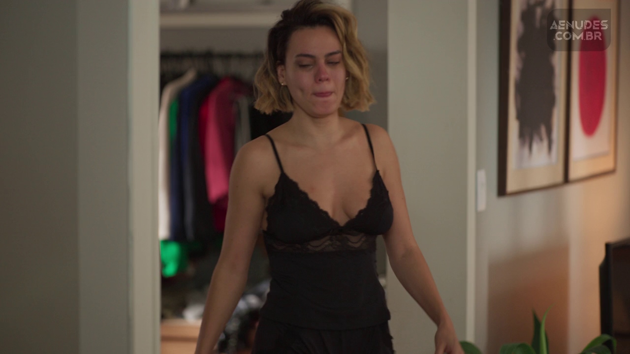 Leticia Lima nua pelada em Amor de Mae