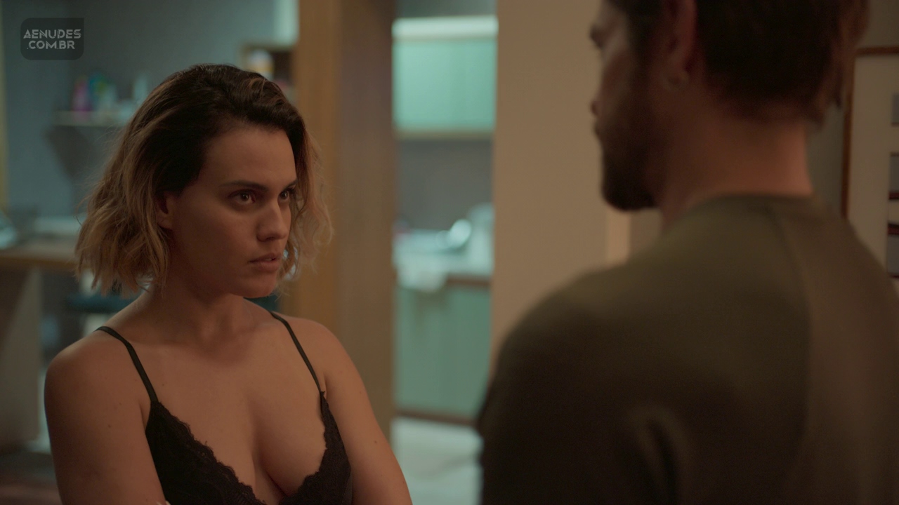 Leticia Lima nua pelada em Amor de Mae