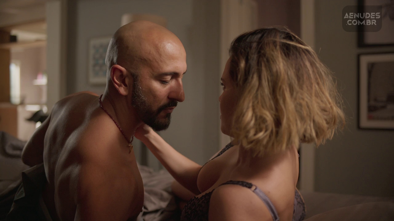 Leticia Lima nua pelada em Amor de Mae