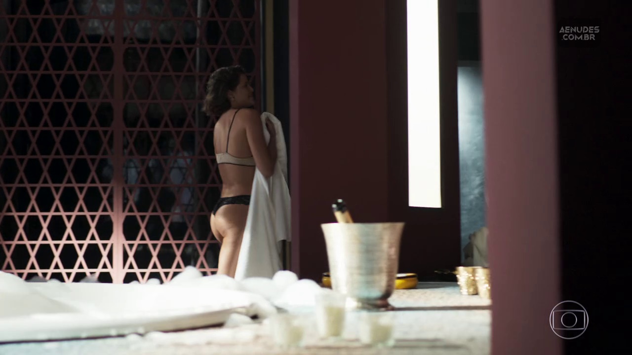 Agatha Moreira nua pelada em Dona do Pedaço