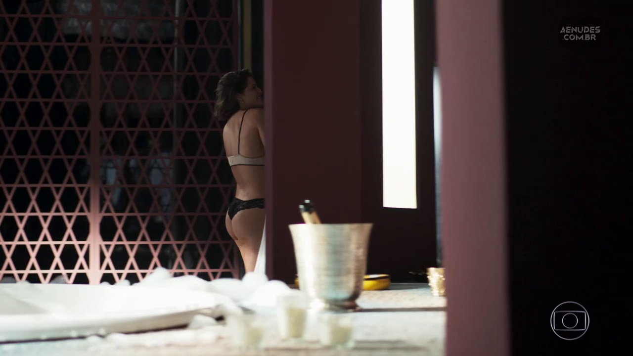 Agatha Moreira nua pelada em Dona do Pedaço