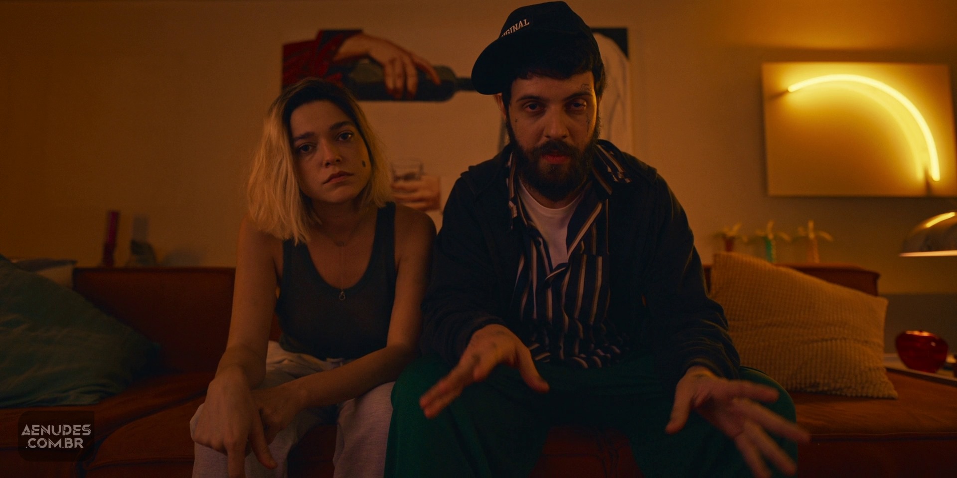 Bella Camero nua pelada em Eleita