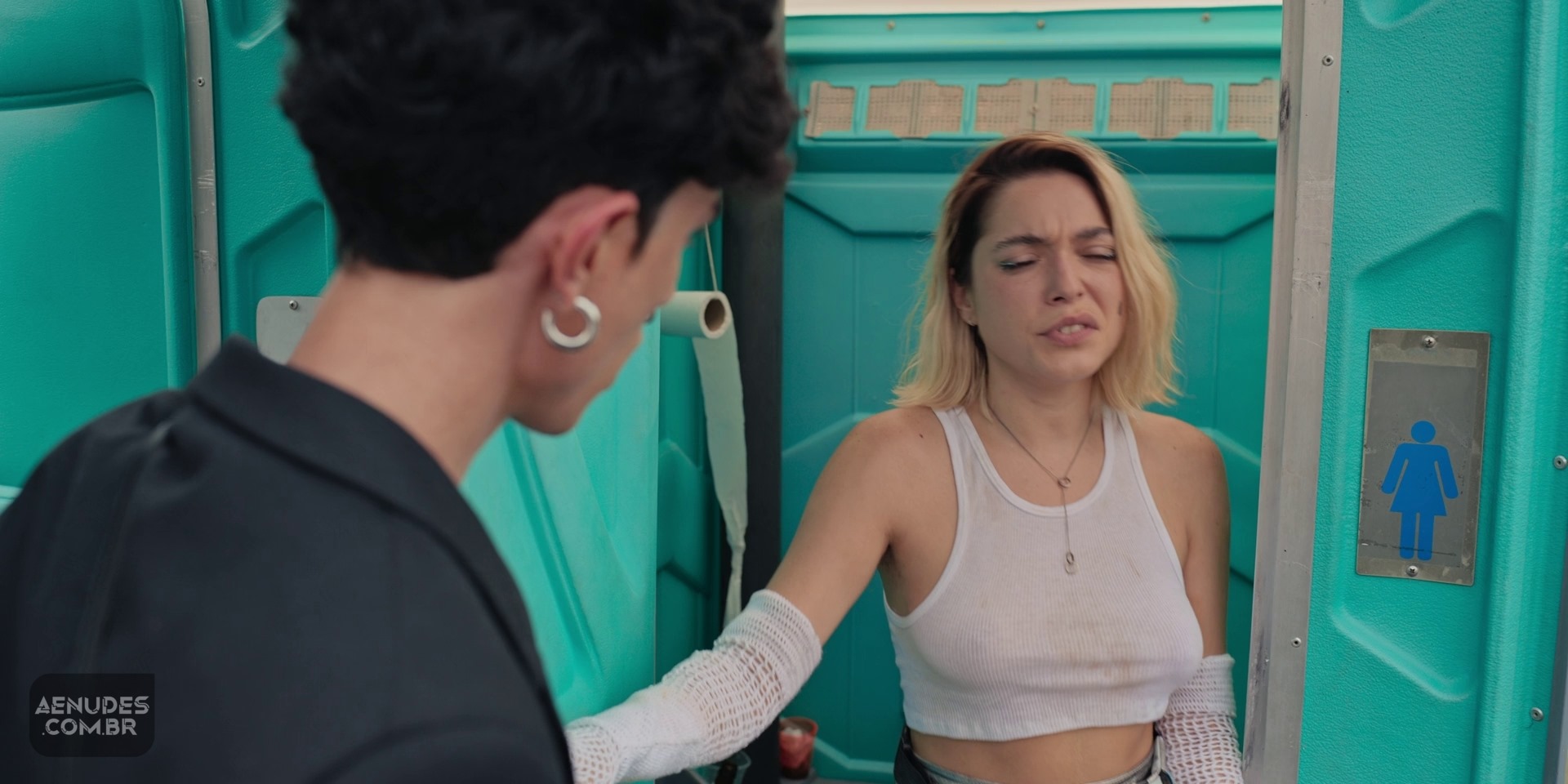 Bella Camero nua pelada em Eleita