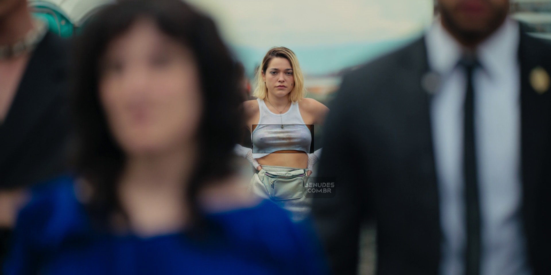 Bella Camero nua pelada em Eleita
