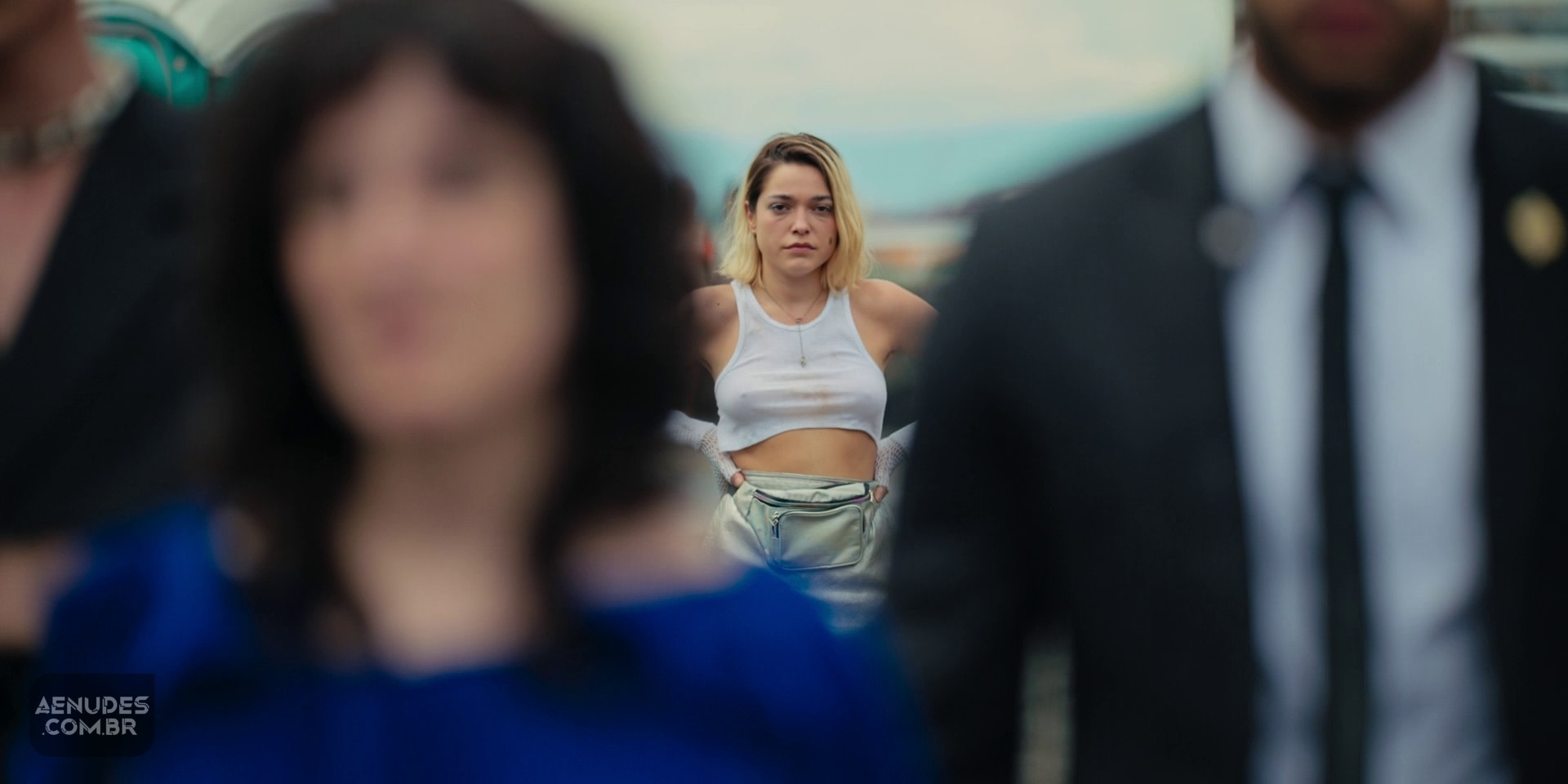 Bella Camero nua pelada em Eleita