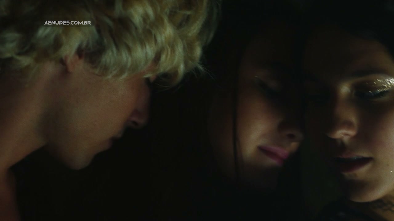 Flora Camolese (Atriz) nua Fotos e Vídeos. - AENUDES