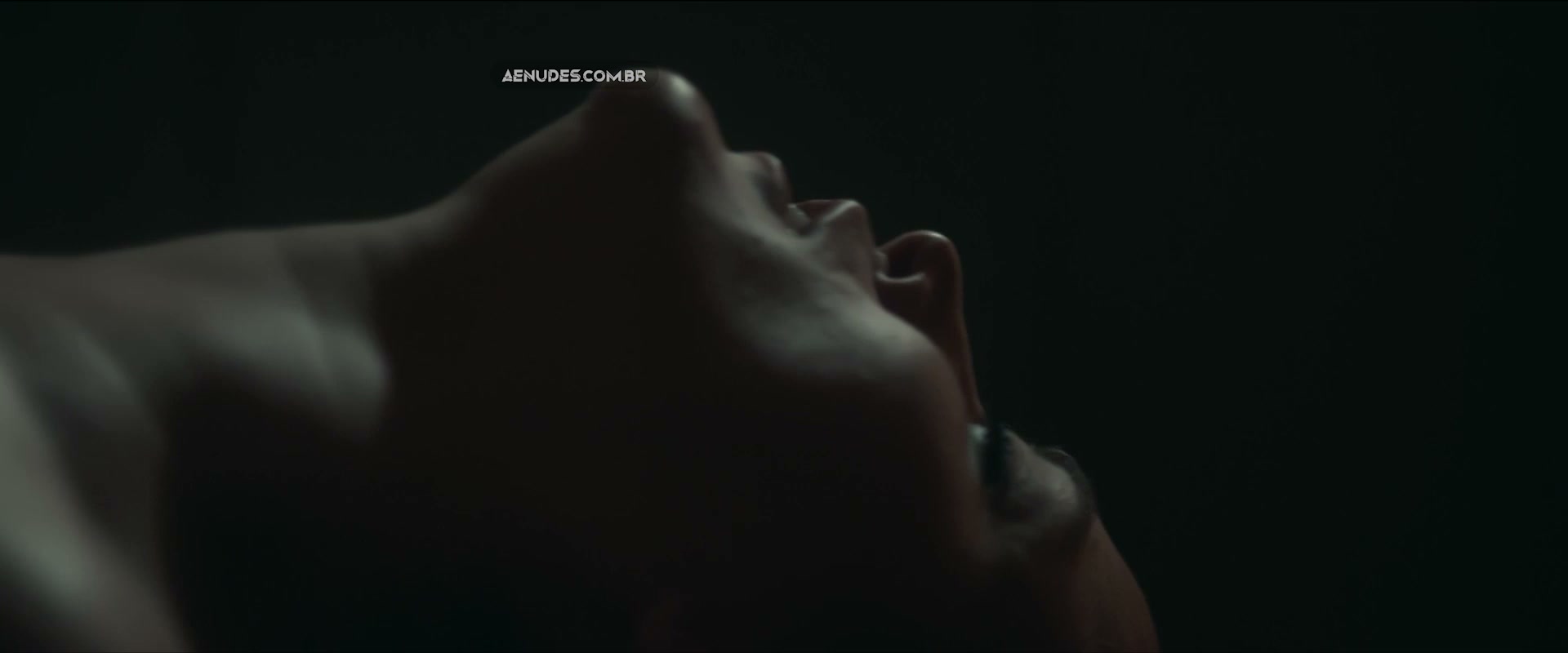 Bianca Bin nua pelada em Angela