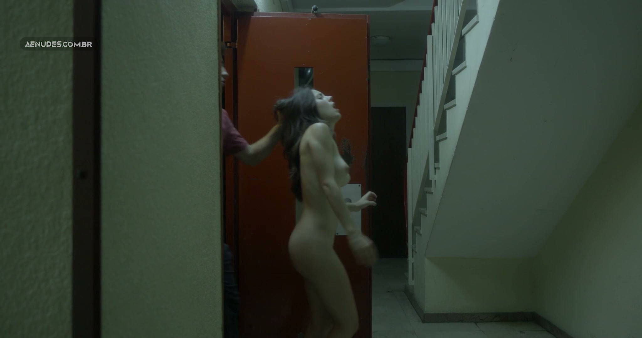 Aya Wolf nua pelada em Mia