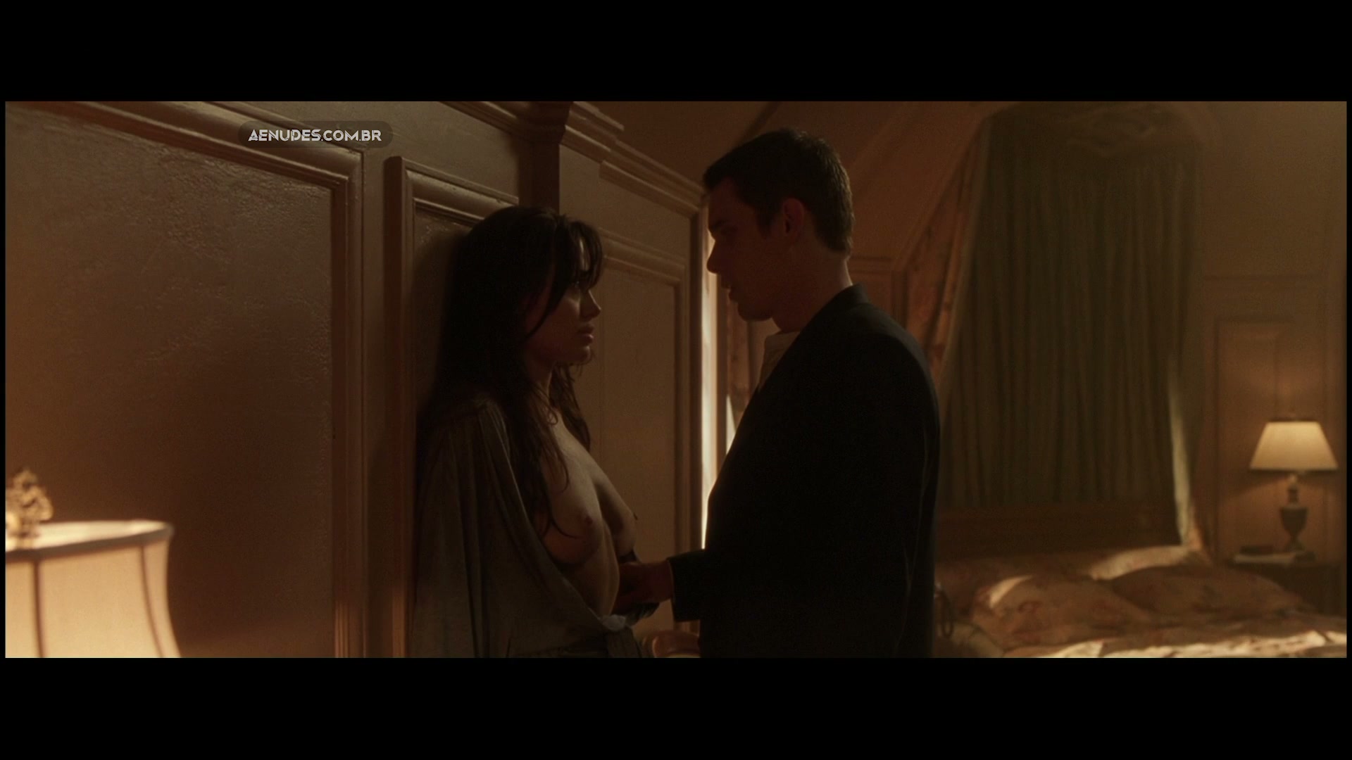 Angelia Jolie nua pelada em Taking Lives (Roubando Vidas)