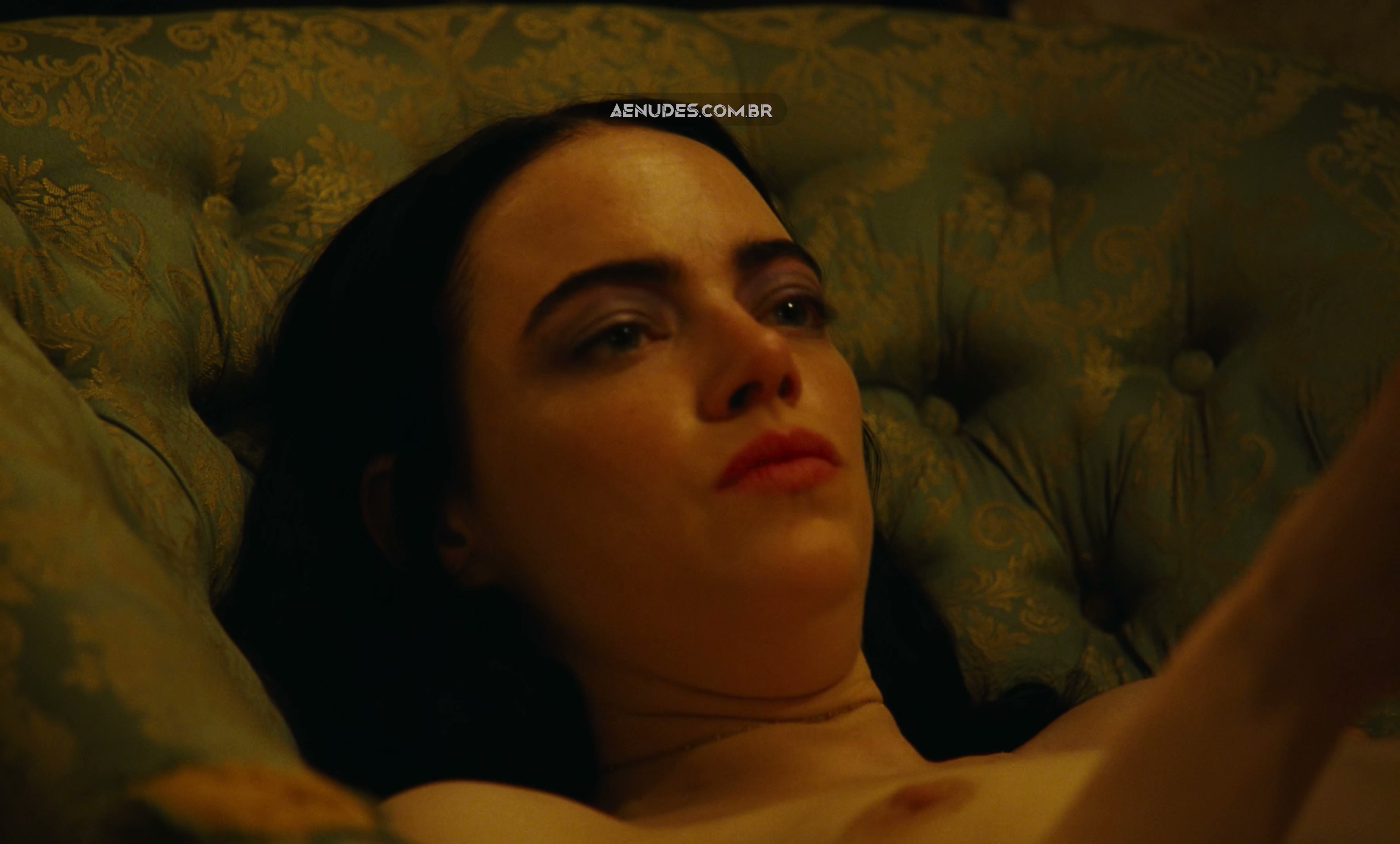 Emma Stone nua pelada em Pobres Criatures - Poor Things