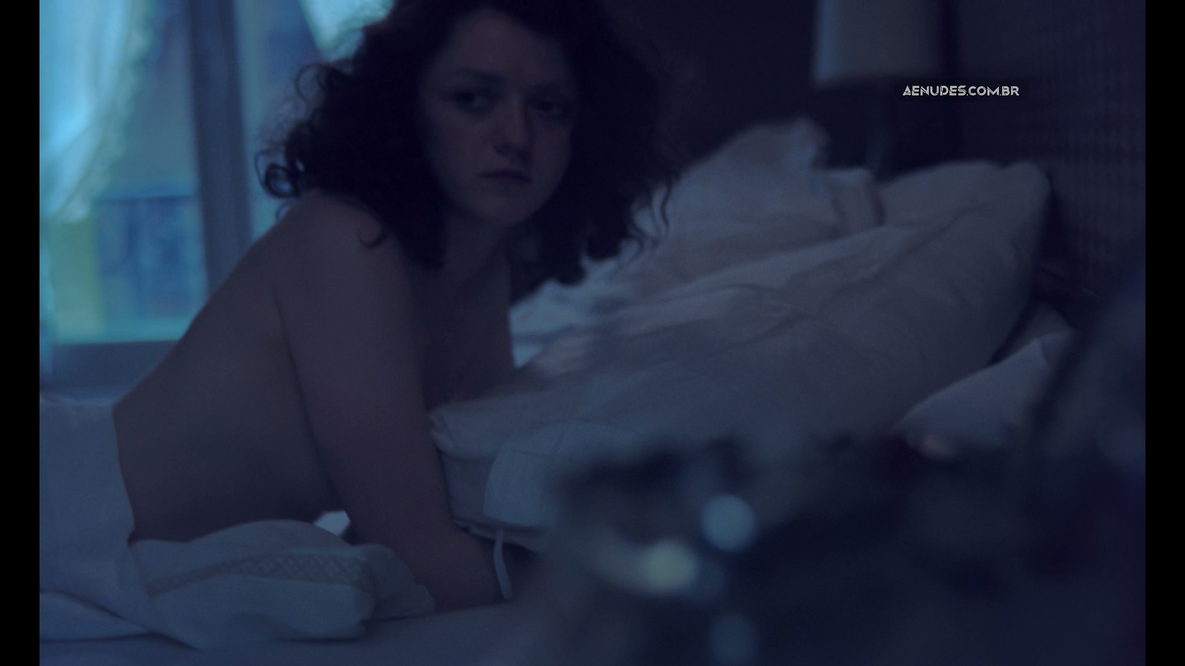 Maisie Williams nua pelada em The New Looks