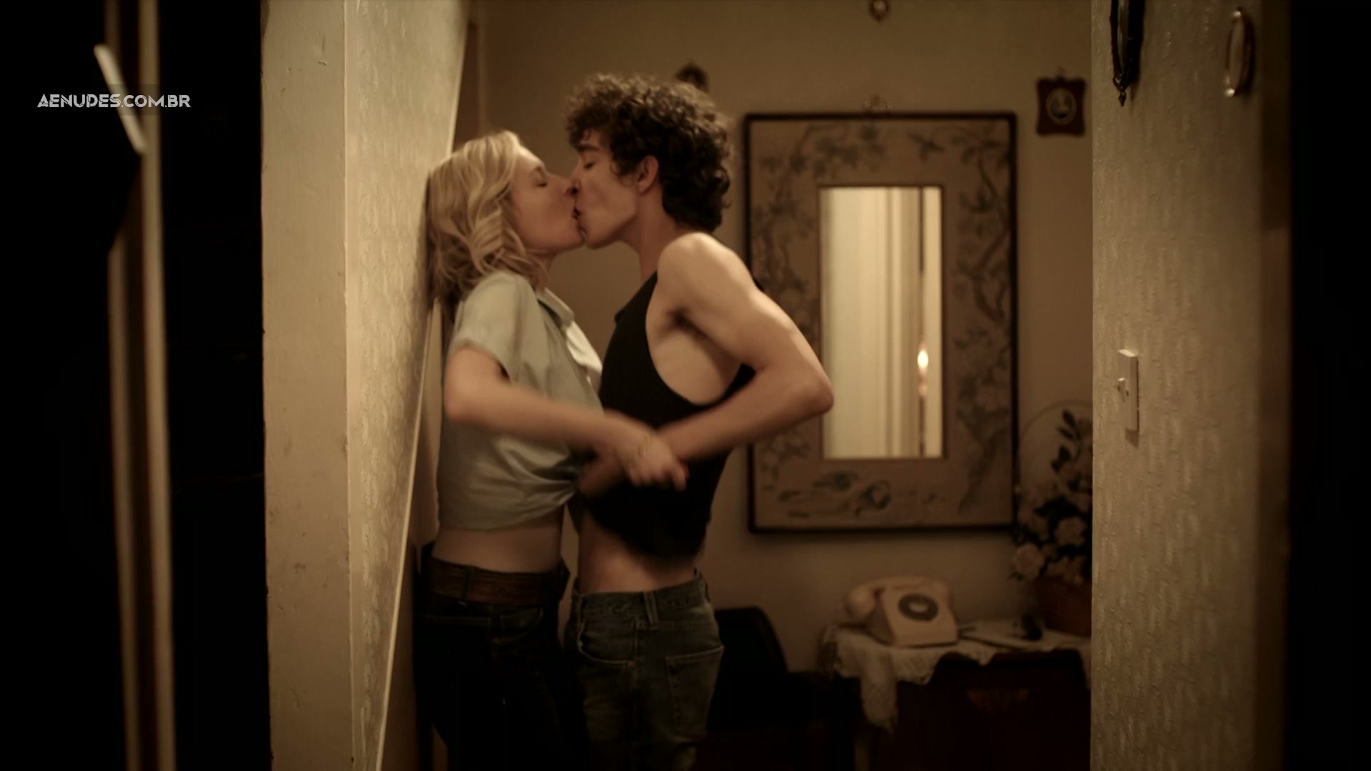 Amy Beth Hayes nua pelada em Misfits