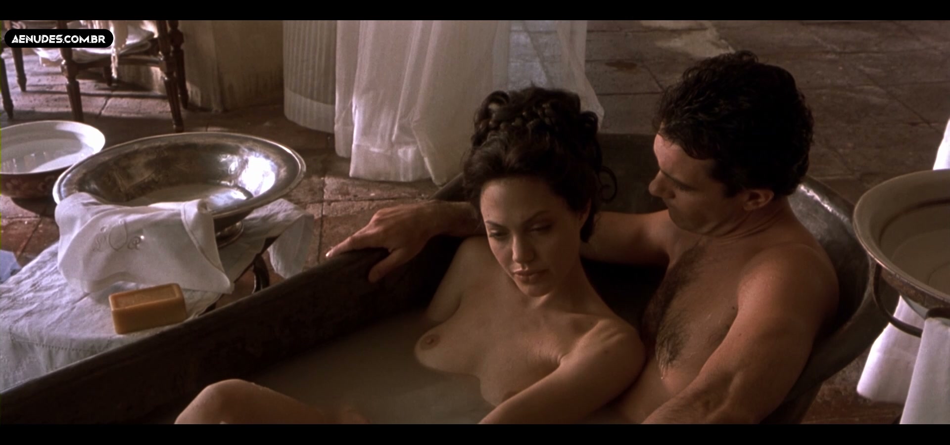 Angelina Jolie nua pelada em Pecado Original (Original Sin)