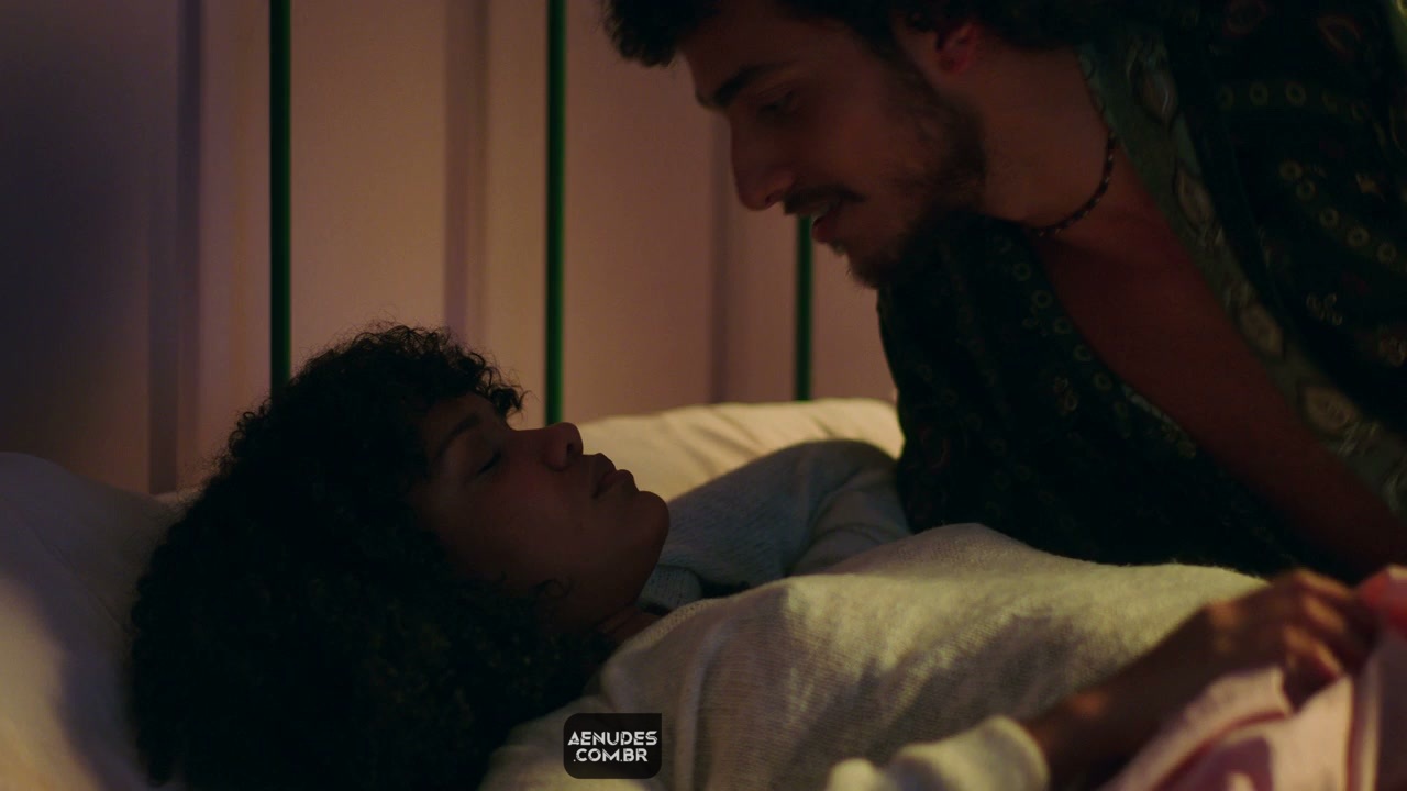 Heslaine Vieira nua pelada em As Five