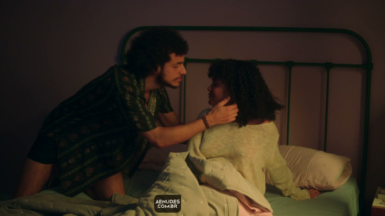 Heslaine Vieira nua pelada em As Five