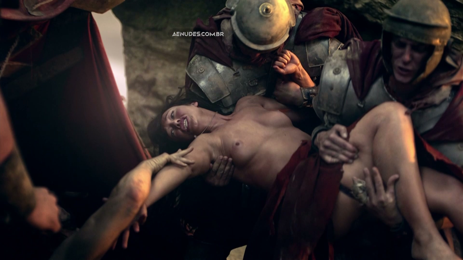 Erin Cummings nua pelada em Spartacus