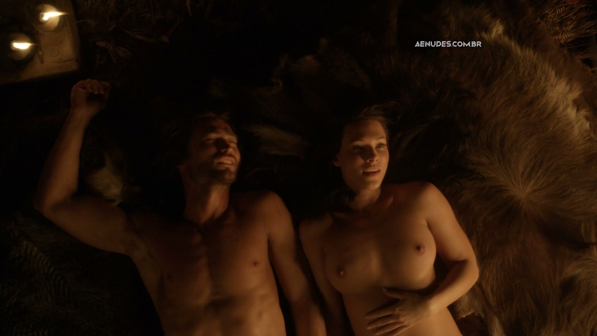 Erin Cummings nua pelada em Spartacus