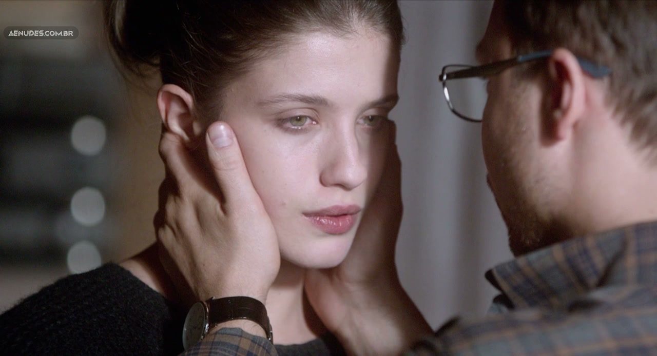Anya Chipovskaya nua pelada em About Love