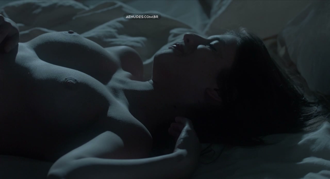 Anya Chipovskaya nua pelada em About Love