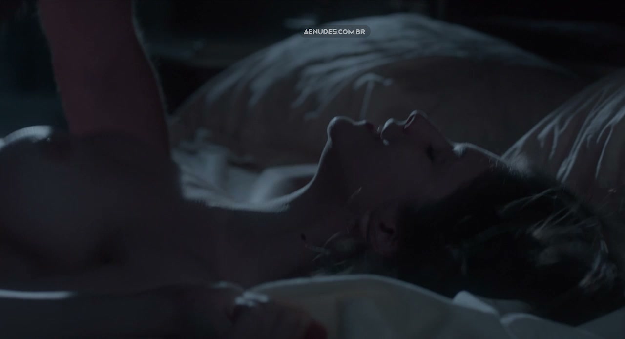 Anya Chipovskaya nua pelada em About Love