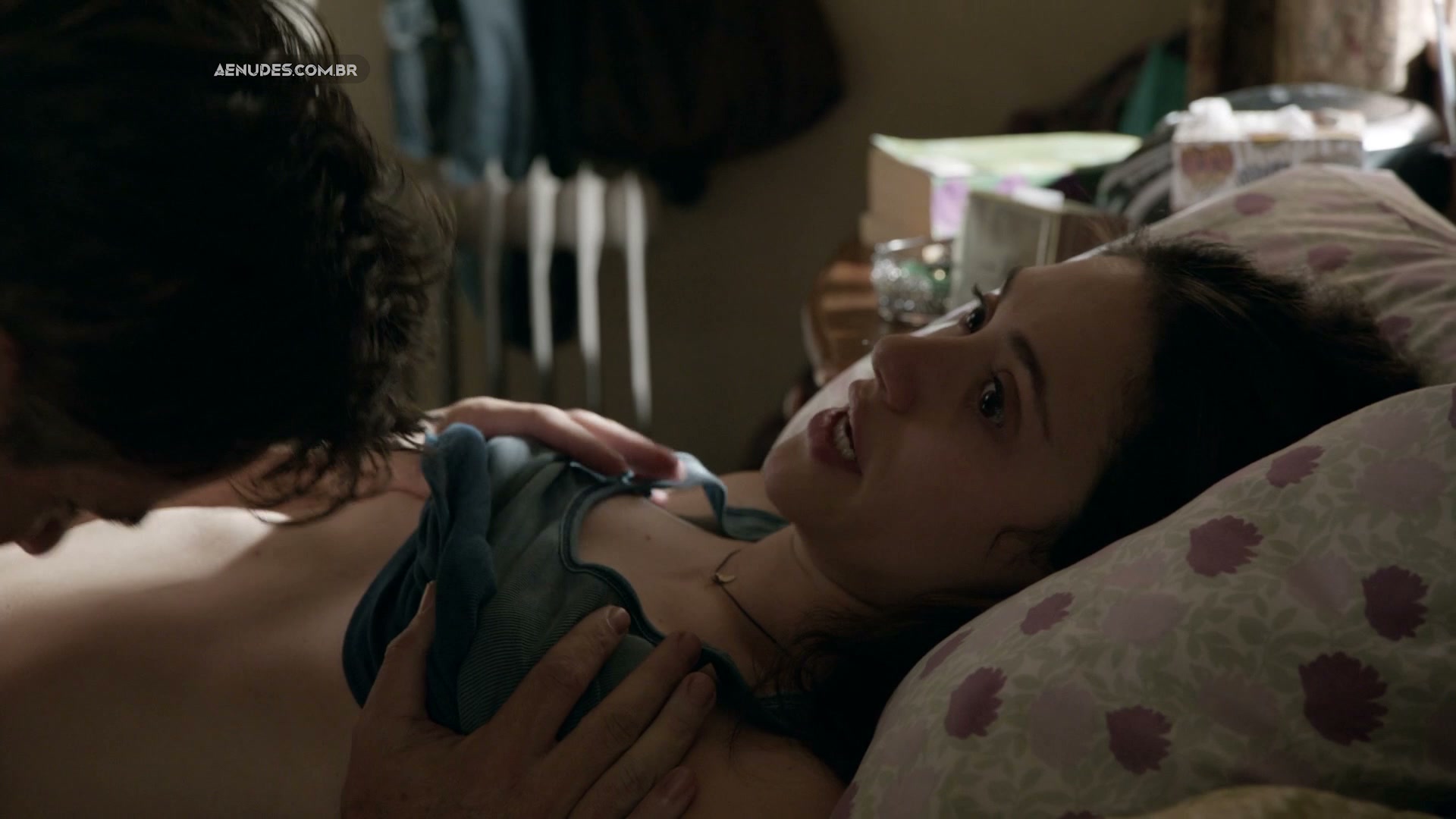 Emmy Rossum nua pelada em Shameless