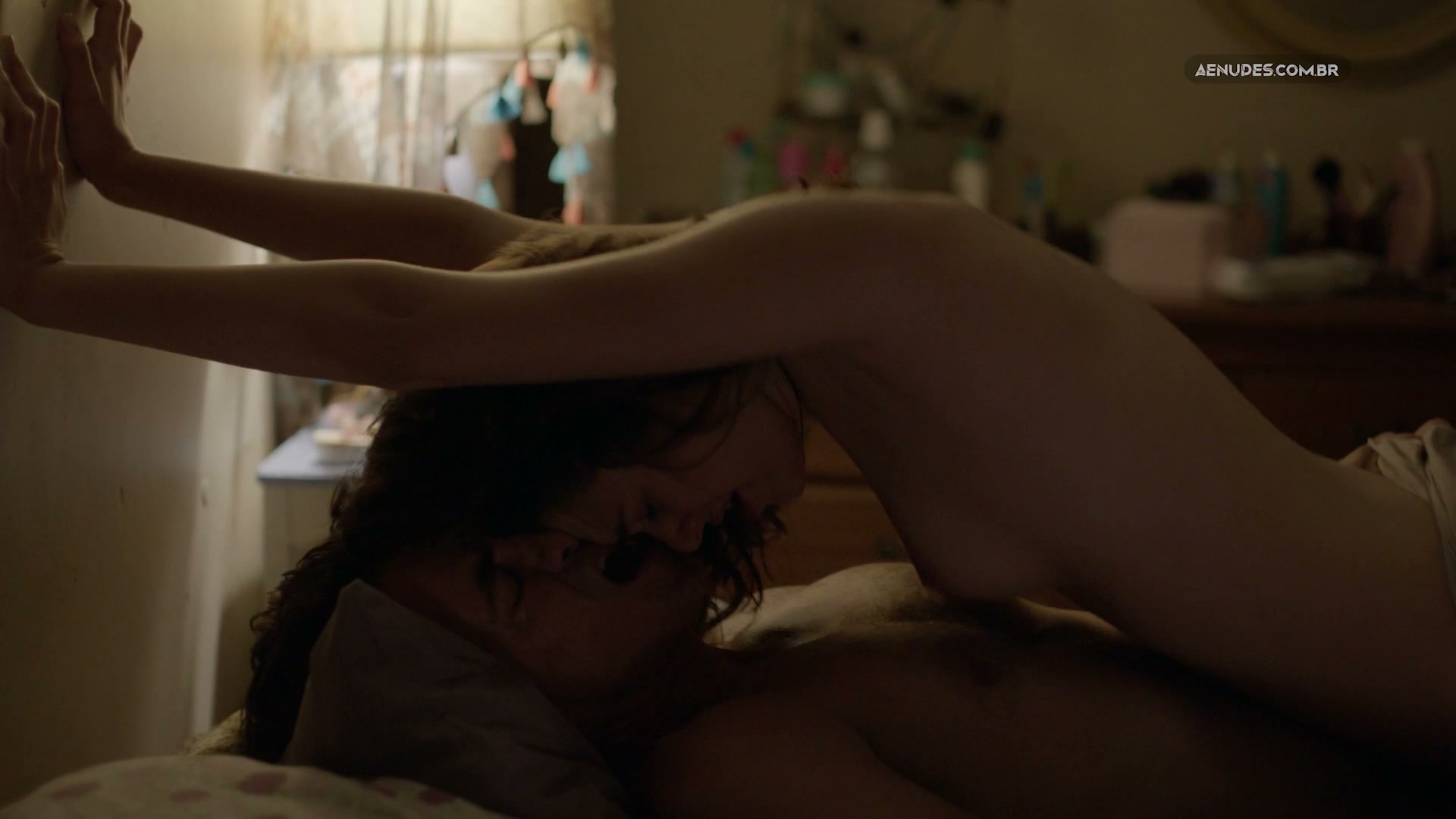 Emmy Rossum nua pelada em Shameless