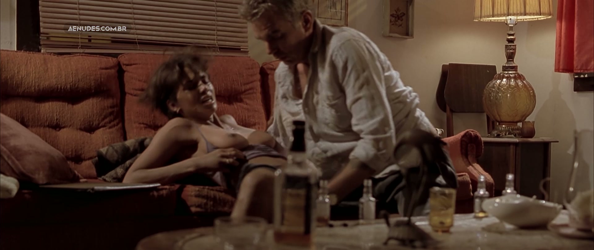Halle Berry nua pelada em A Última Ceia (Monster's Ball)