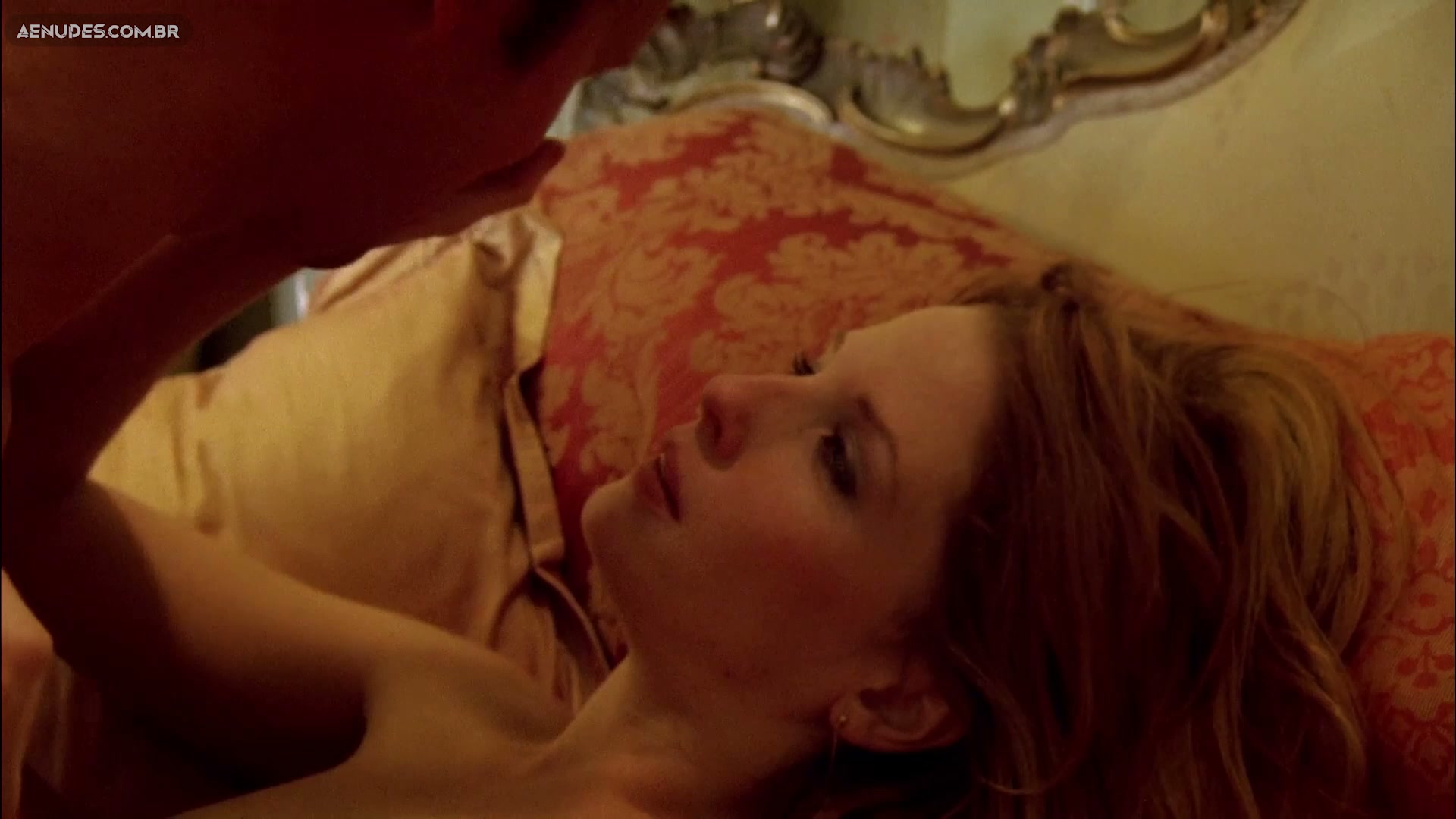 Kelly Reilly nua pelada em O Palácio de Joe (Joe's Palace)