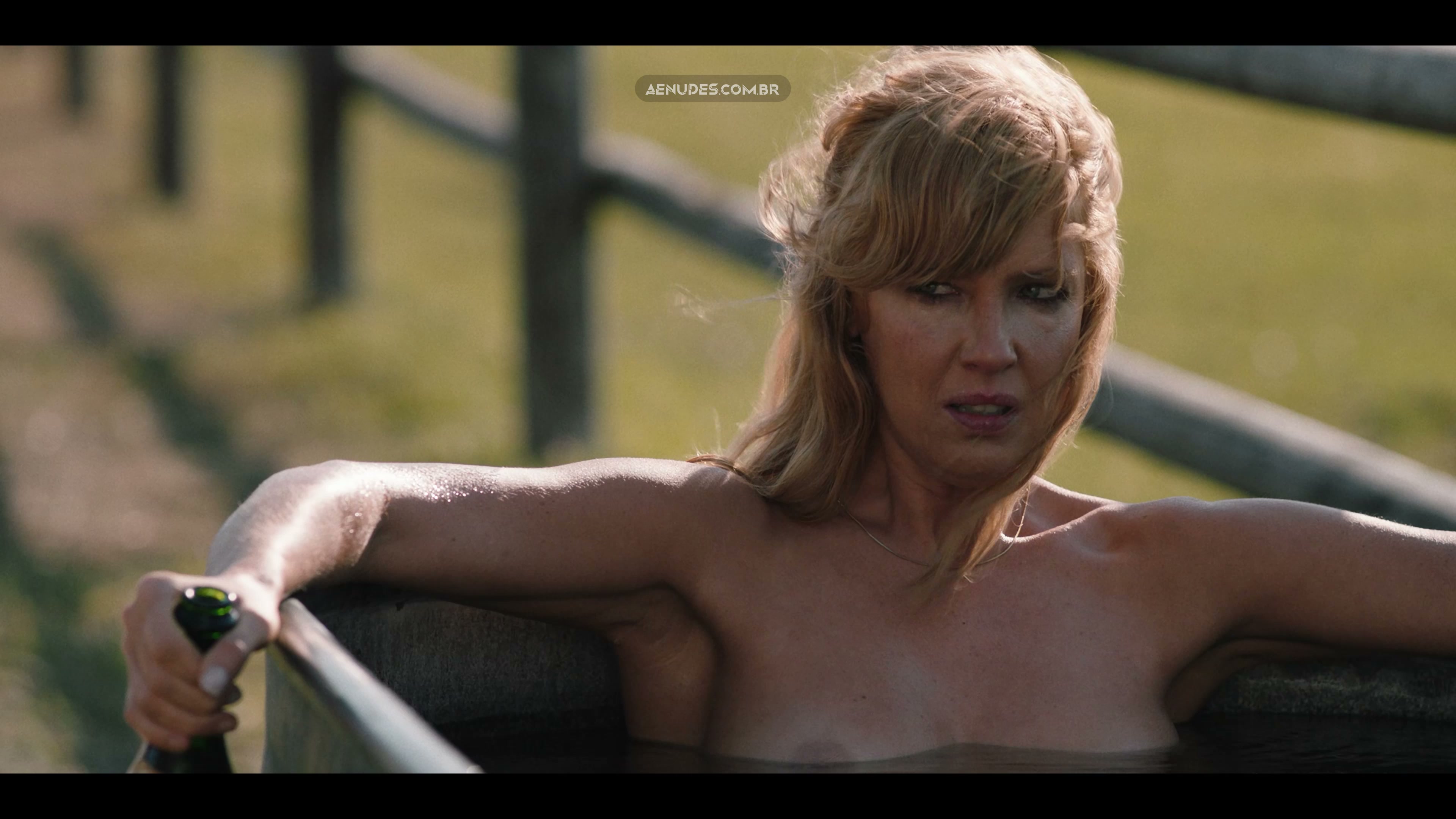 Kelly Reilly nua pelada em Yellowstone