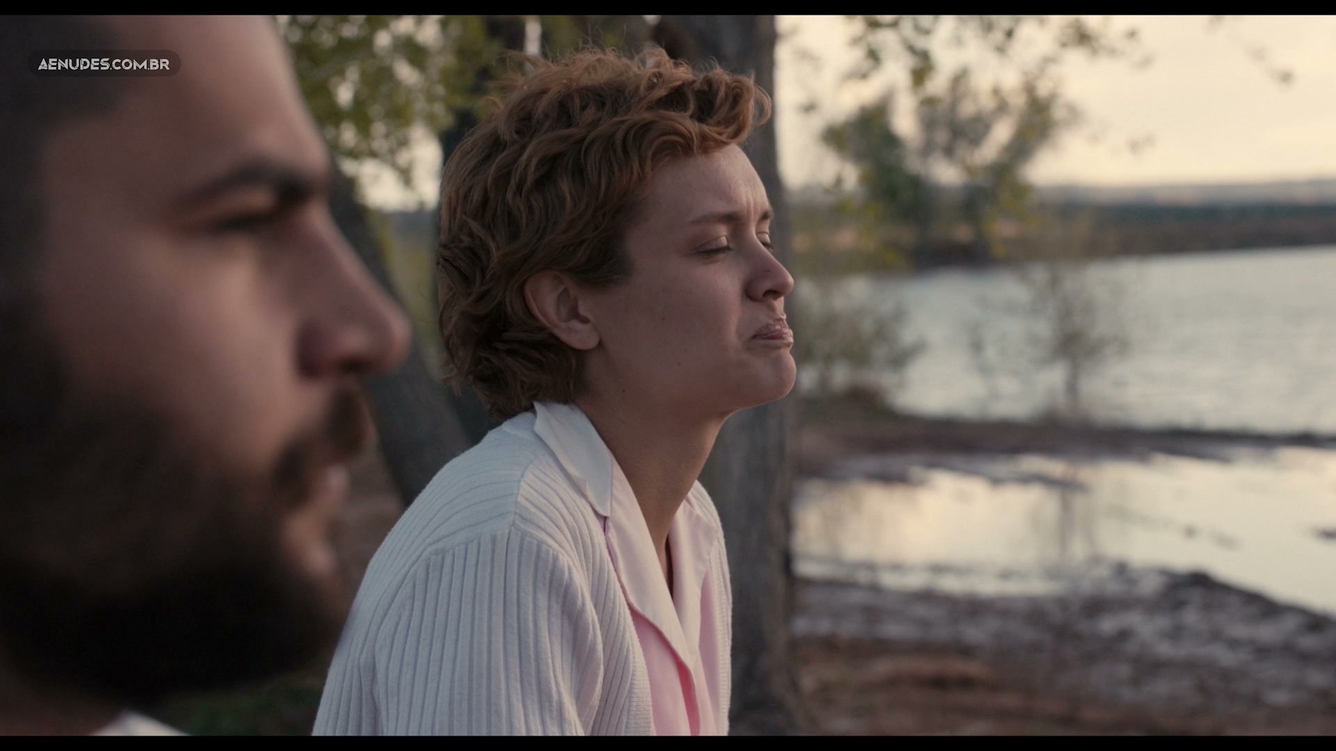 Olivia Cooke nua pelada em Katie Says Goodbye