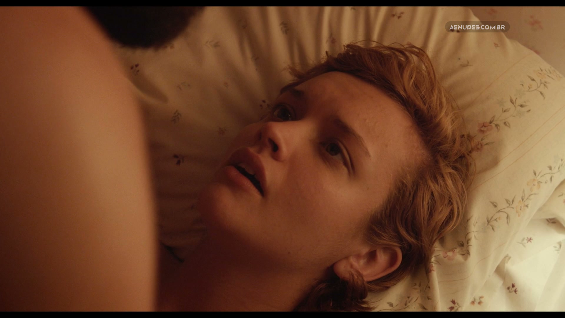 Olivia Cooke nua pelada em Katie Says Goodbye