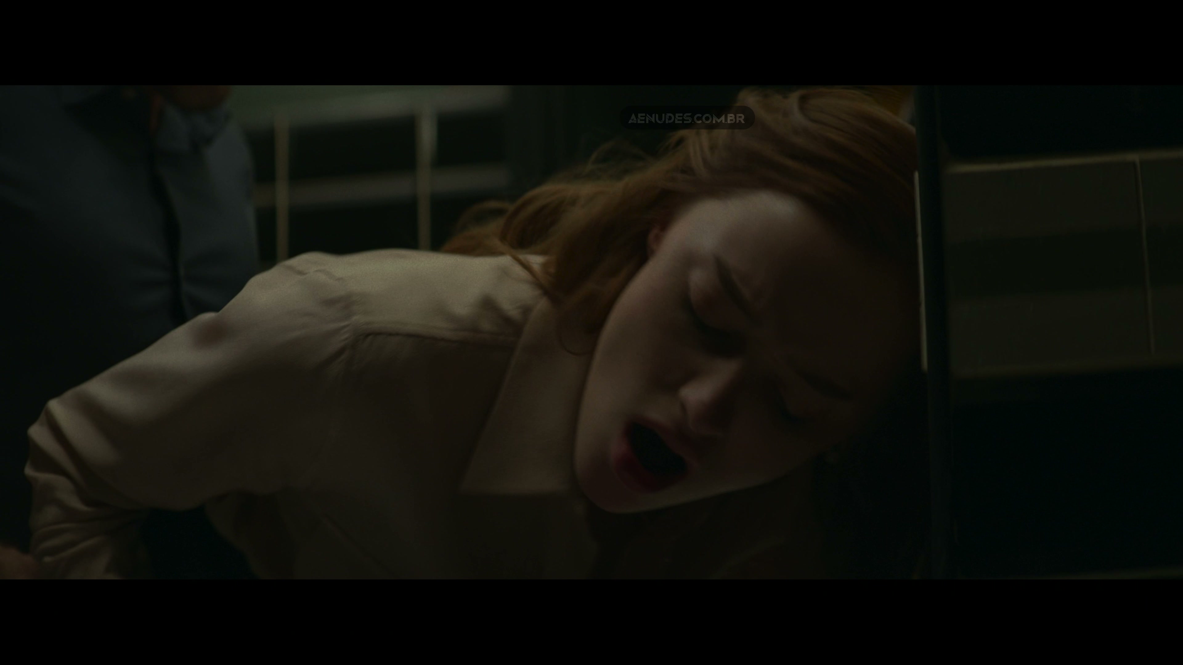 Phoebe Dynevor nua pelada em Jogo Justo (Fairplay)