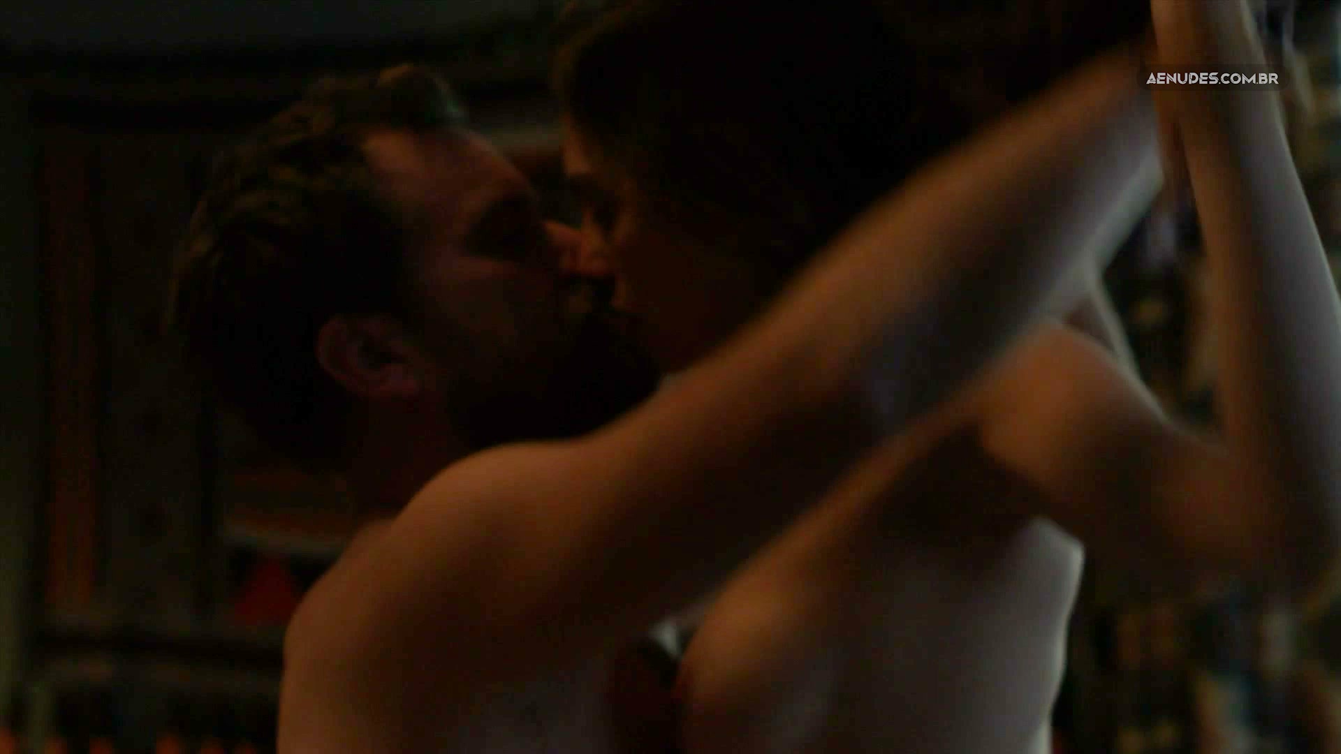 Phoebe Tonkin nua pelada em The Affair