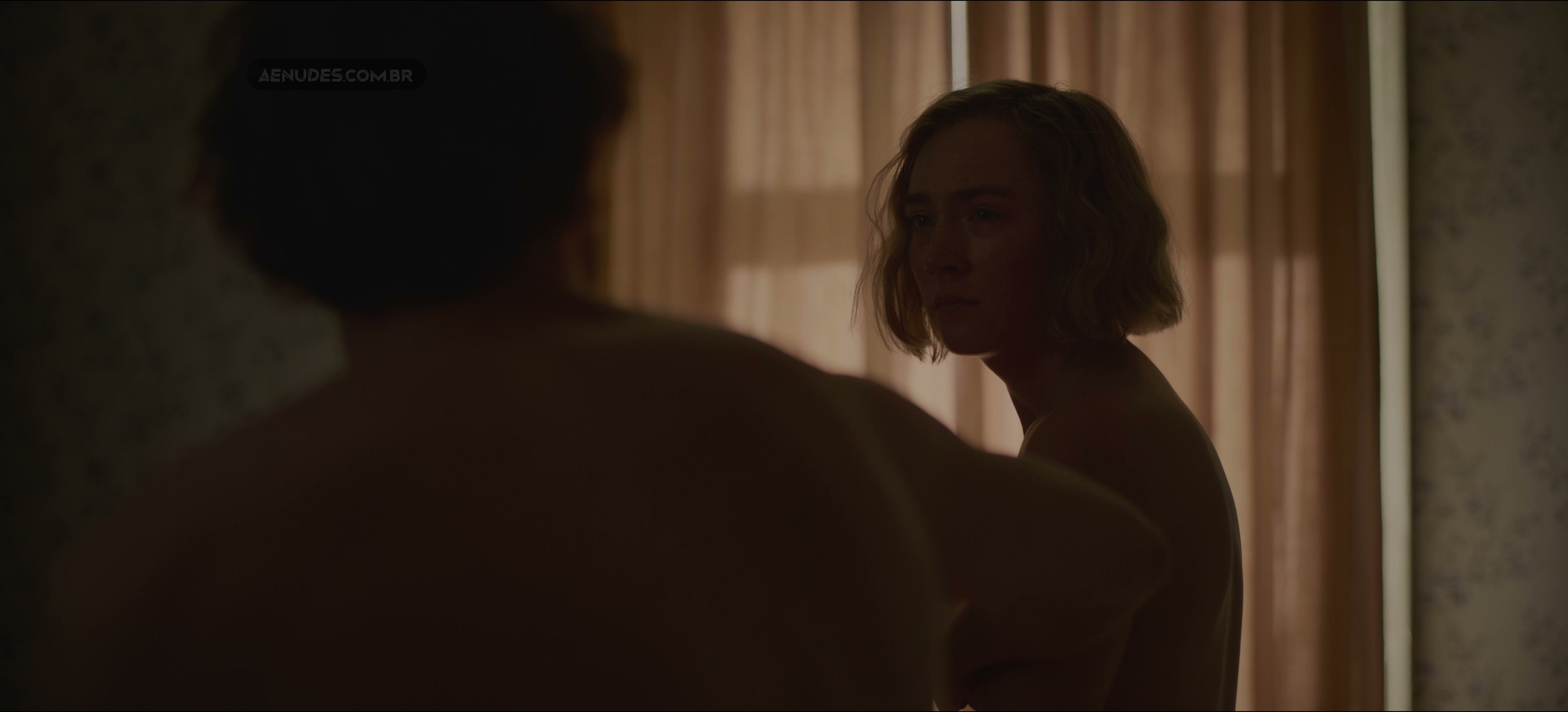 Saoirse Ronan nua pelada em Intruso (Foe)