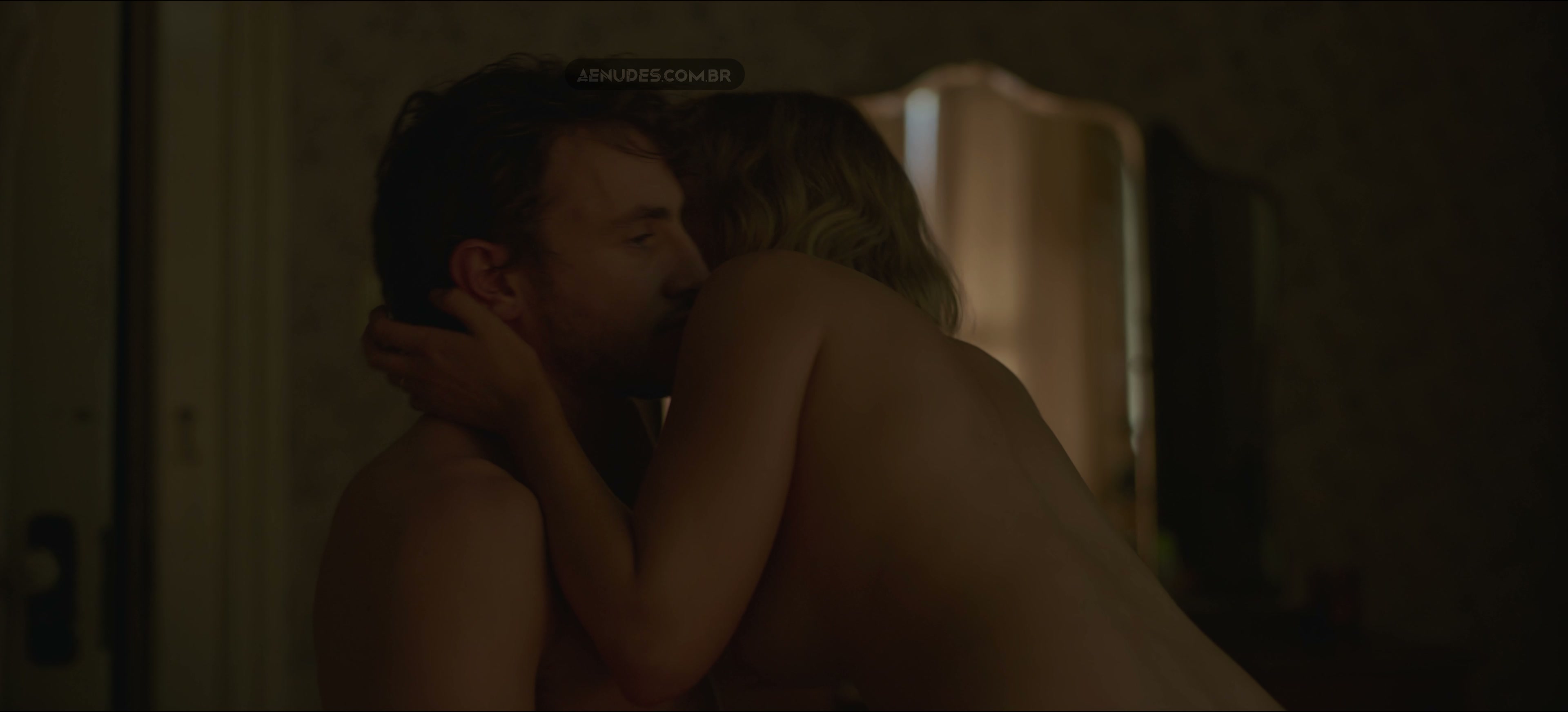 Saoirse Ronan nua pelada em Intruso (Foe)