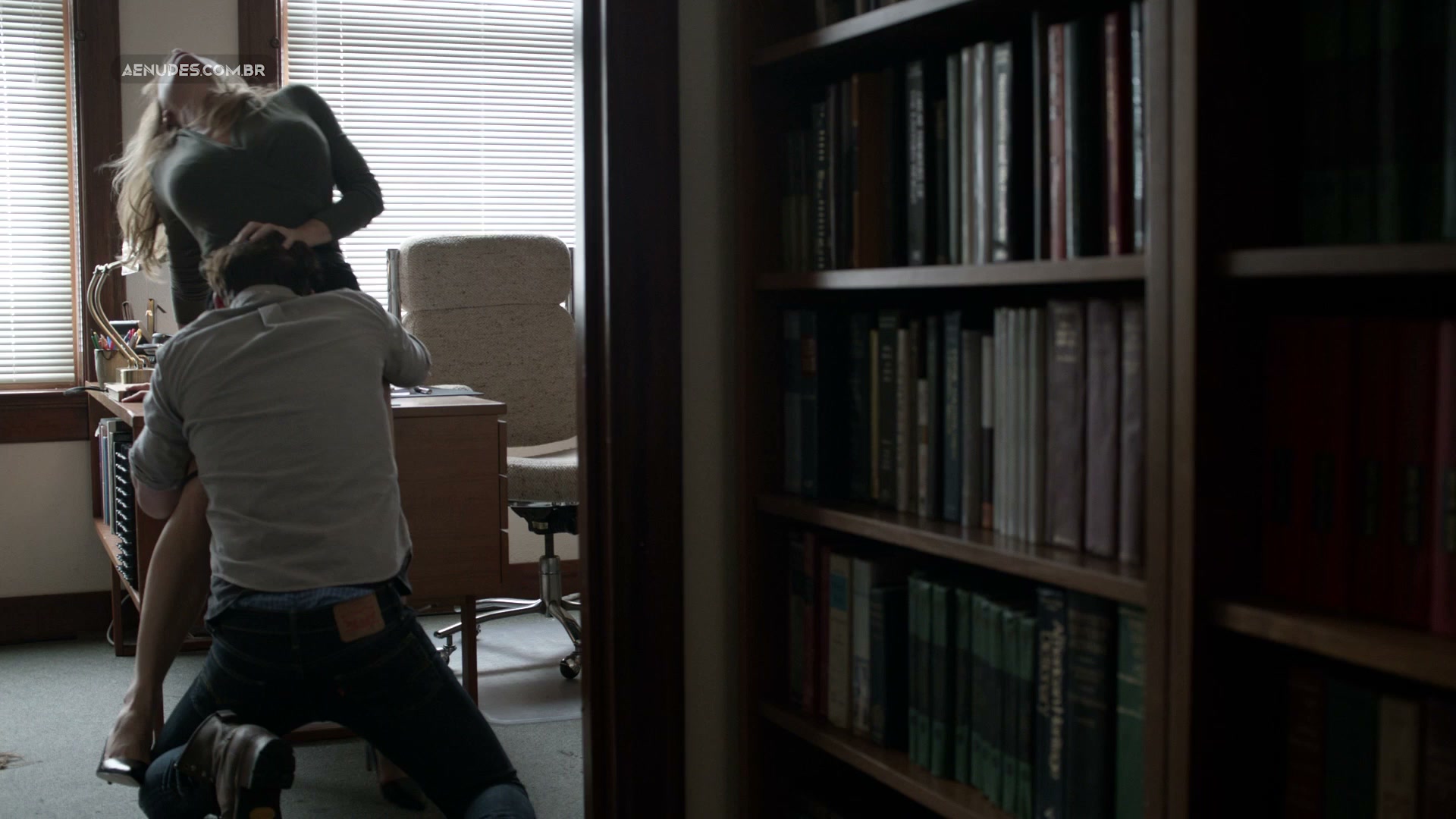 Sasha Alexander nua pelada em Shameless