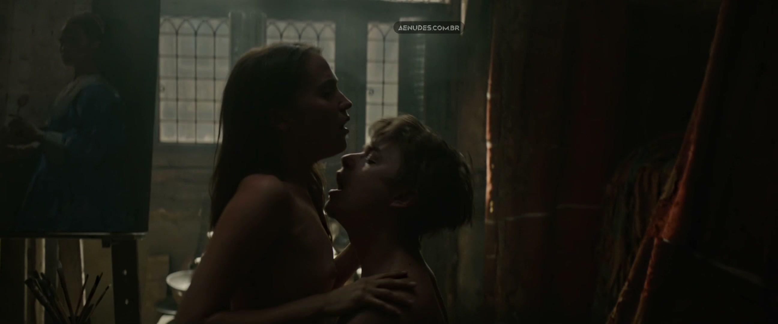 Alicia Vikander nua pelada em Amor e Tulipas
