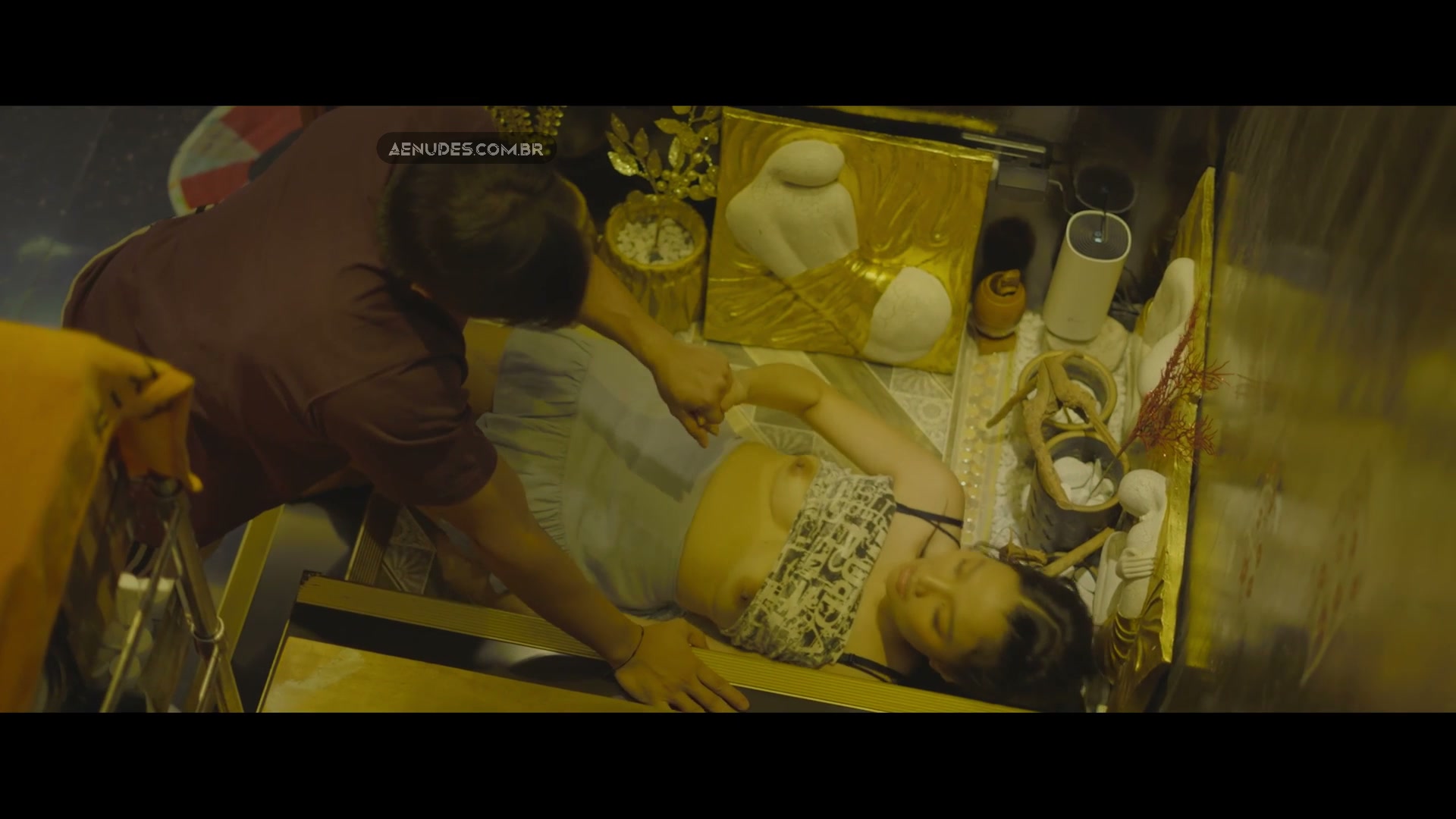 Athena Moran nua pelada em Kapalit