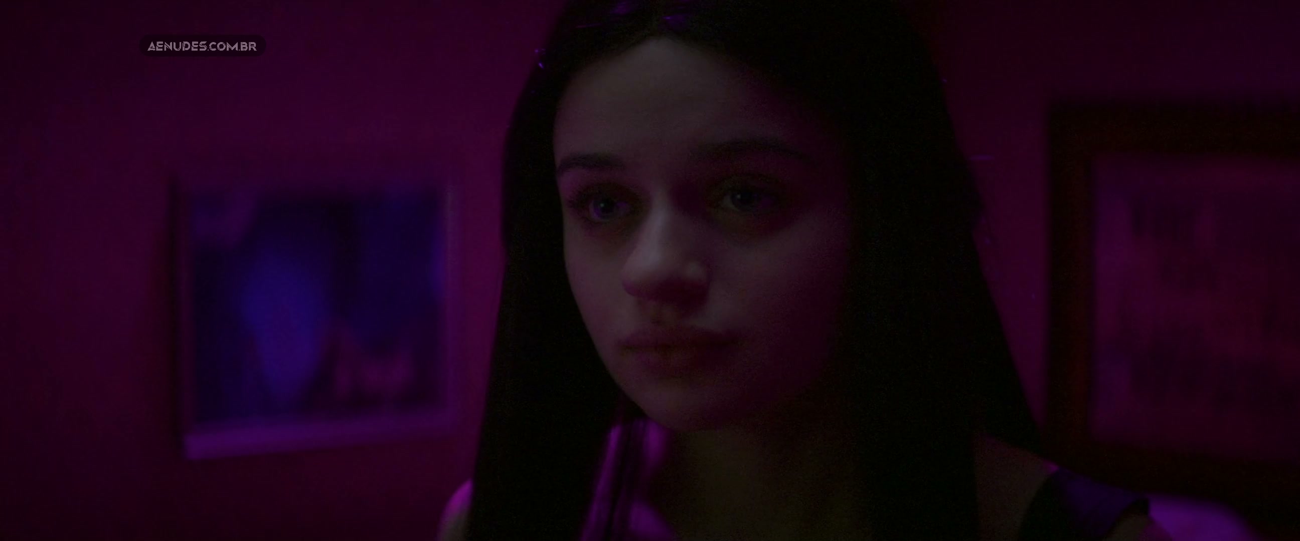 Joey King nua pelada em The Act