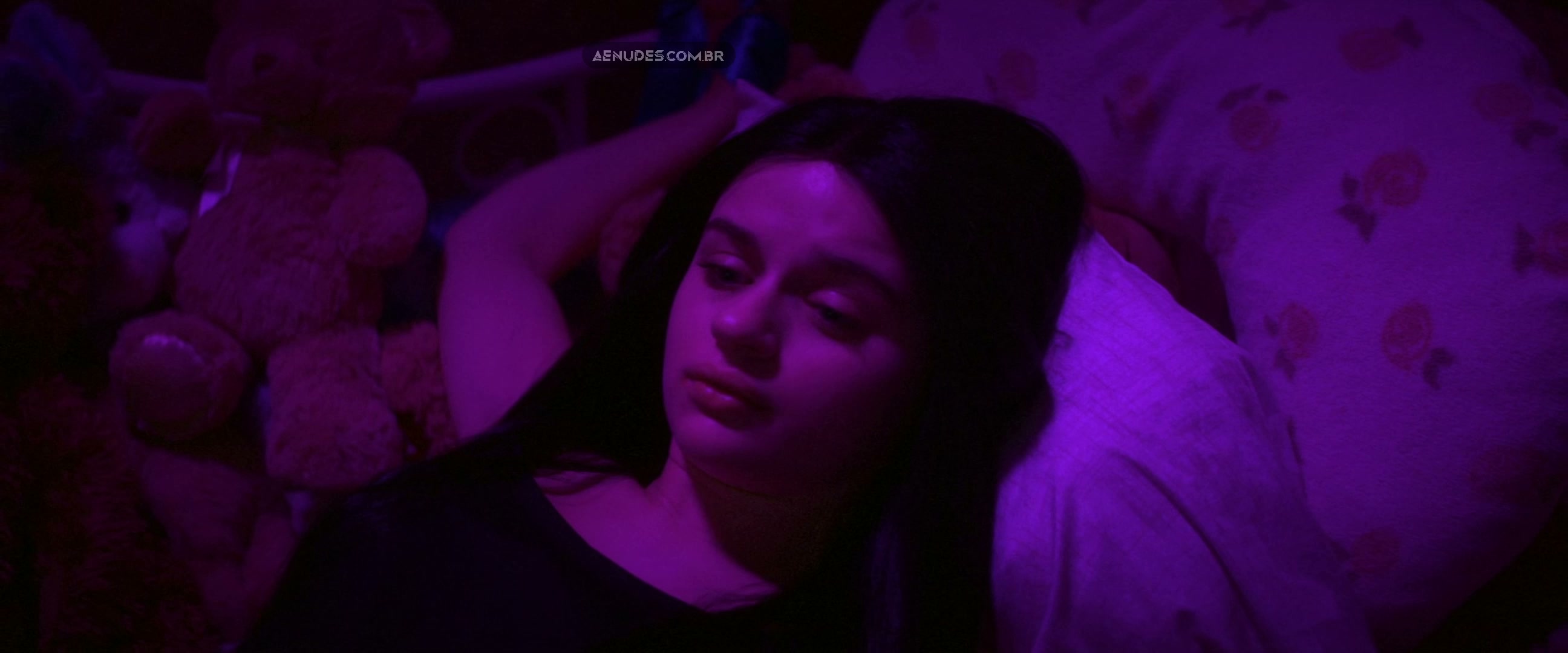 Joey King nua pelada em The Act