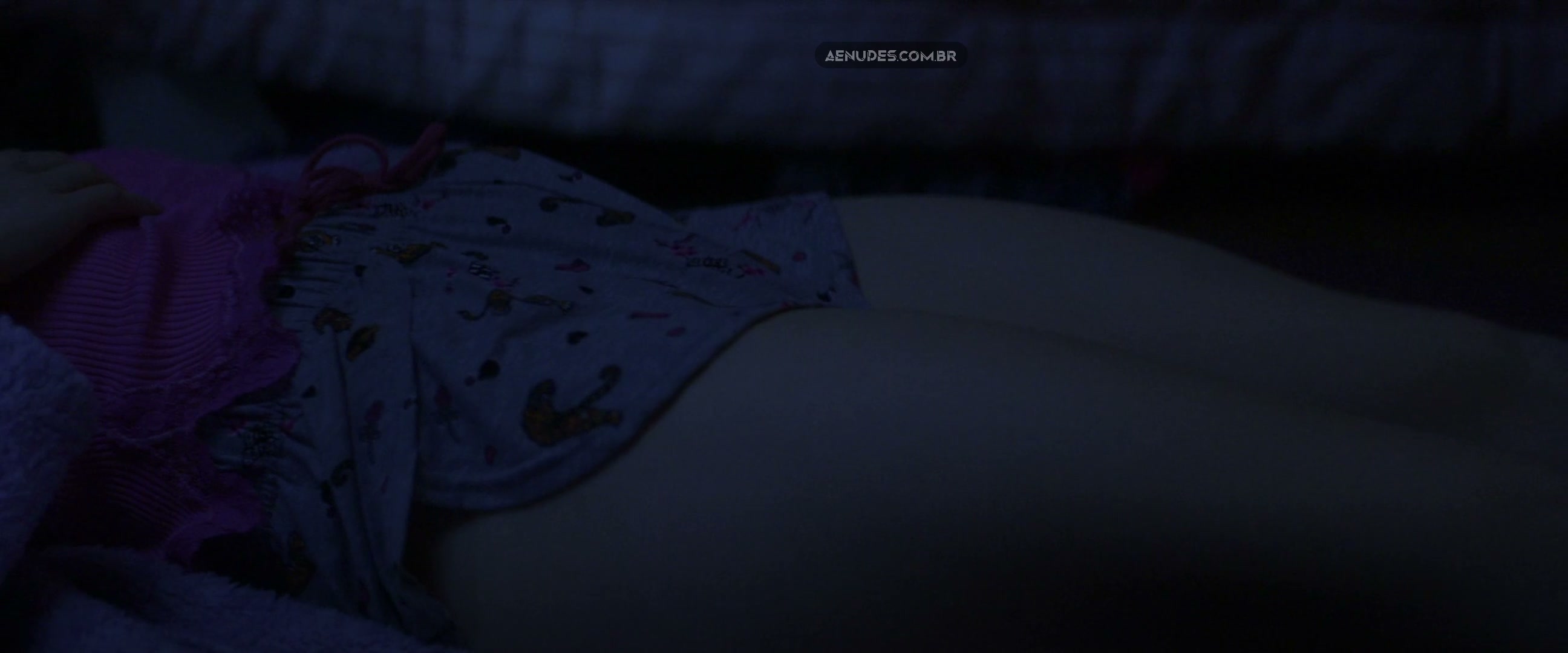 Joey King nua pelada em The Act