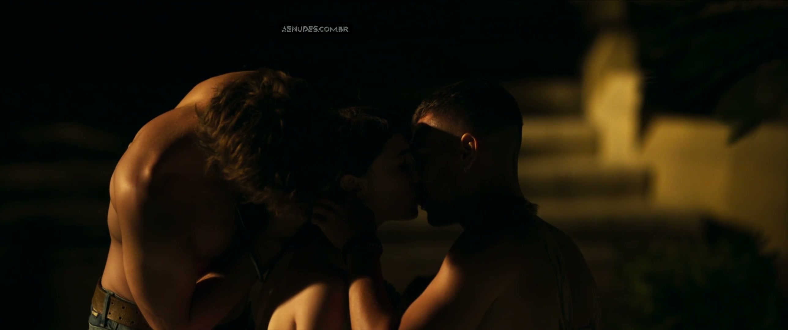 Matilda de Angelis nua pelada em Reckless