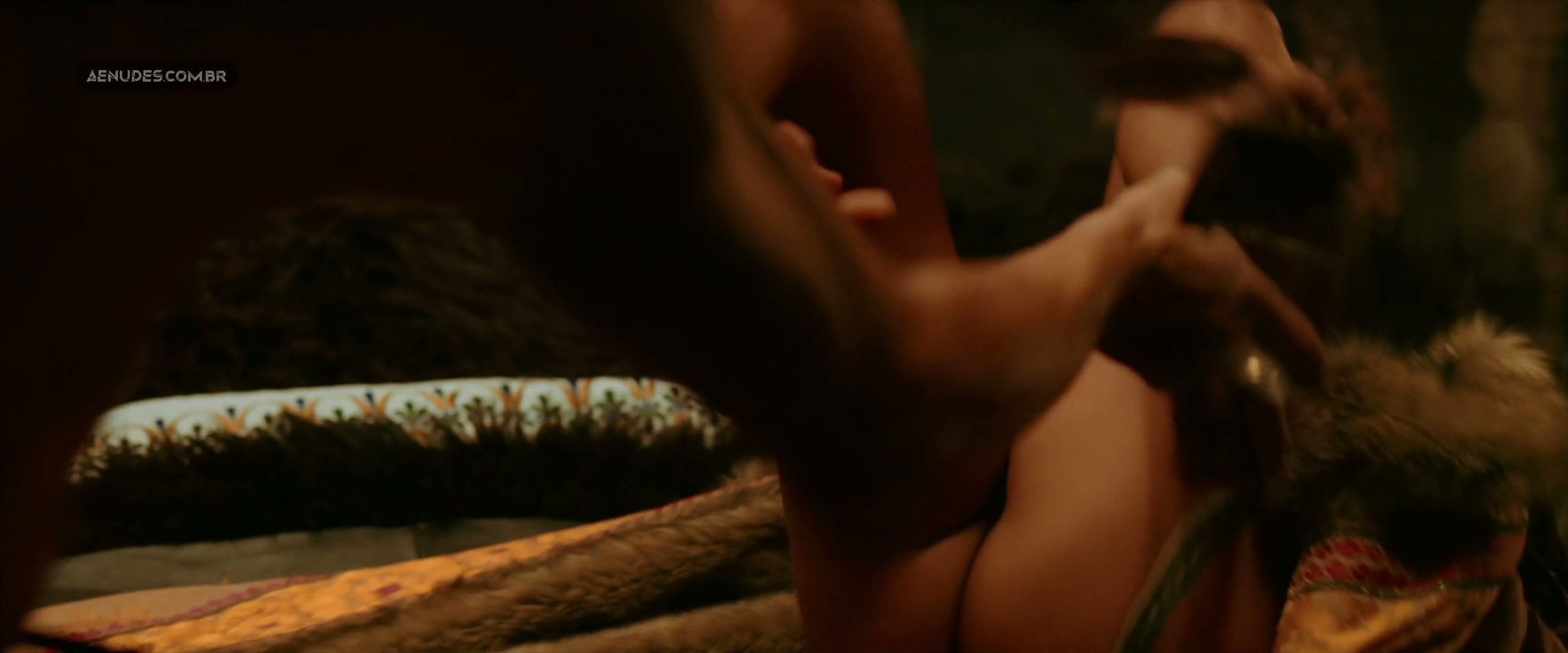 Rosario Dawson nua pelada em Alexandre, O Grande