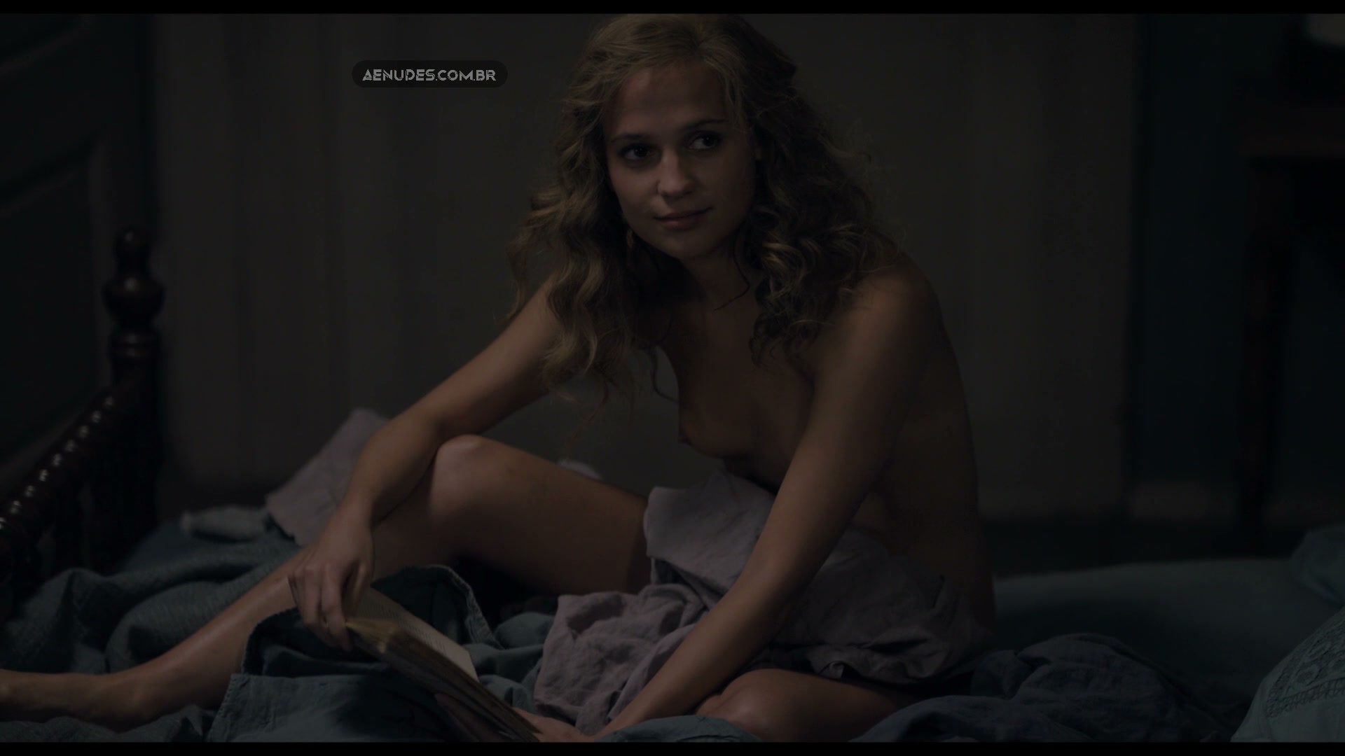Alicia Vikander nua pelada em A Garota Dinamarquesa (The Danish Girl 2015)