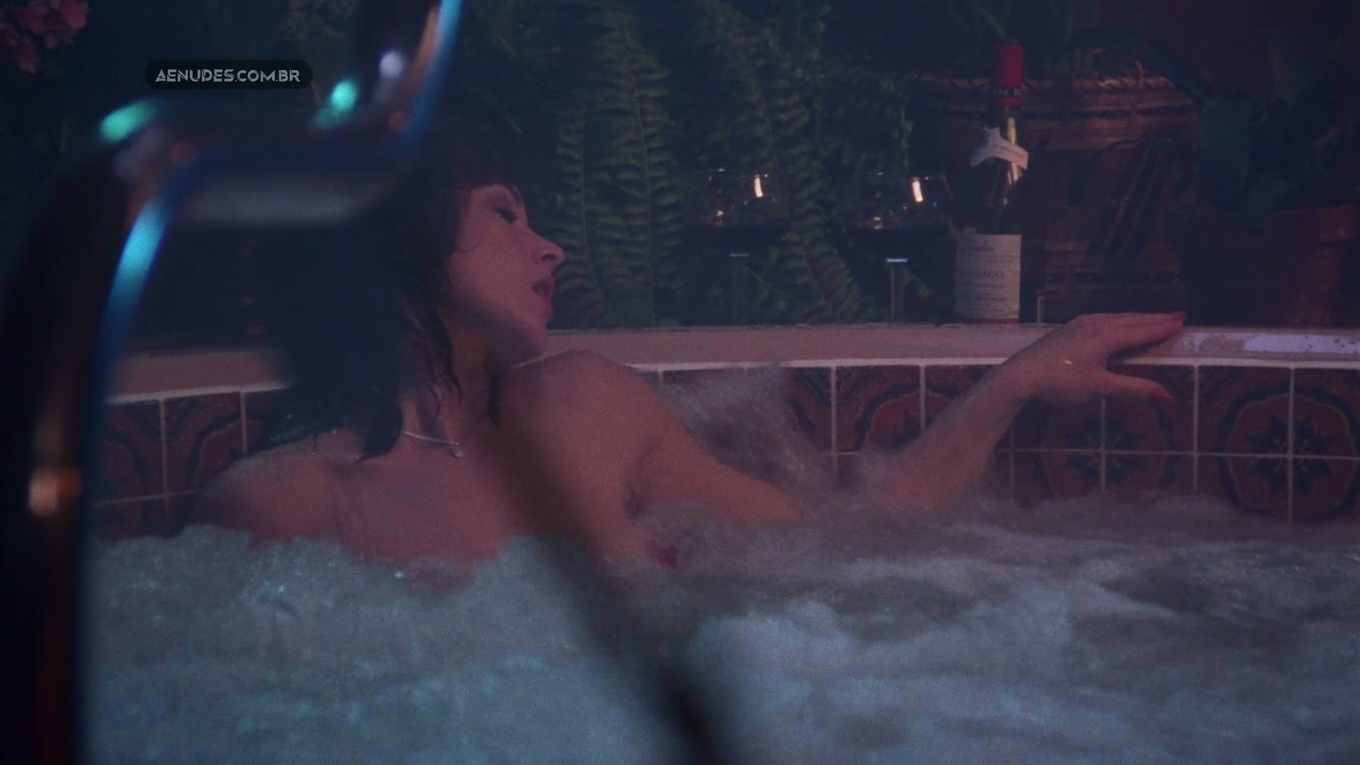 Crystal Smith nua pelada em Hot Dog The Movie
