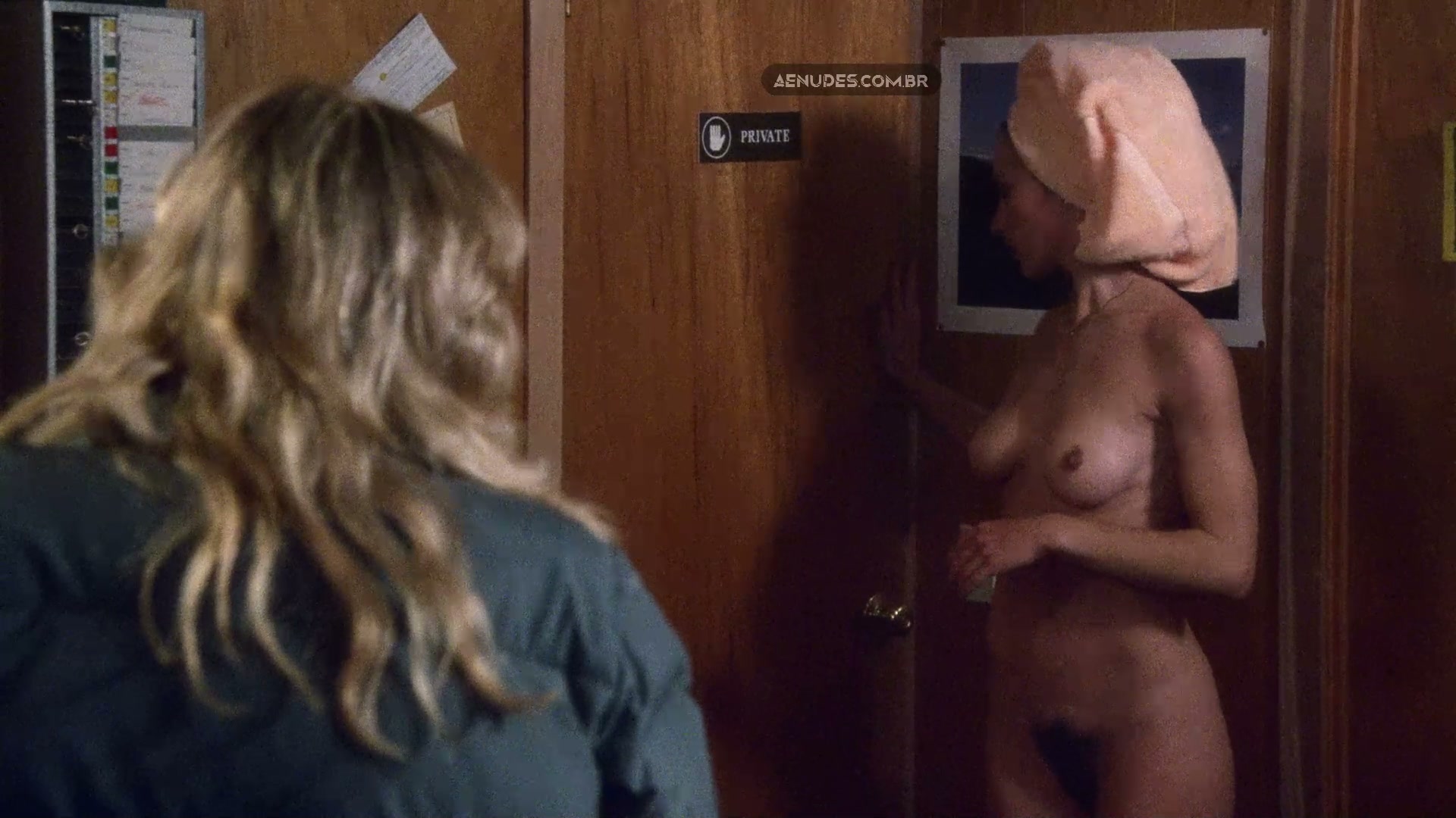 Crystal Smith nua pelada em Hot Dog The Movie