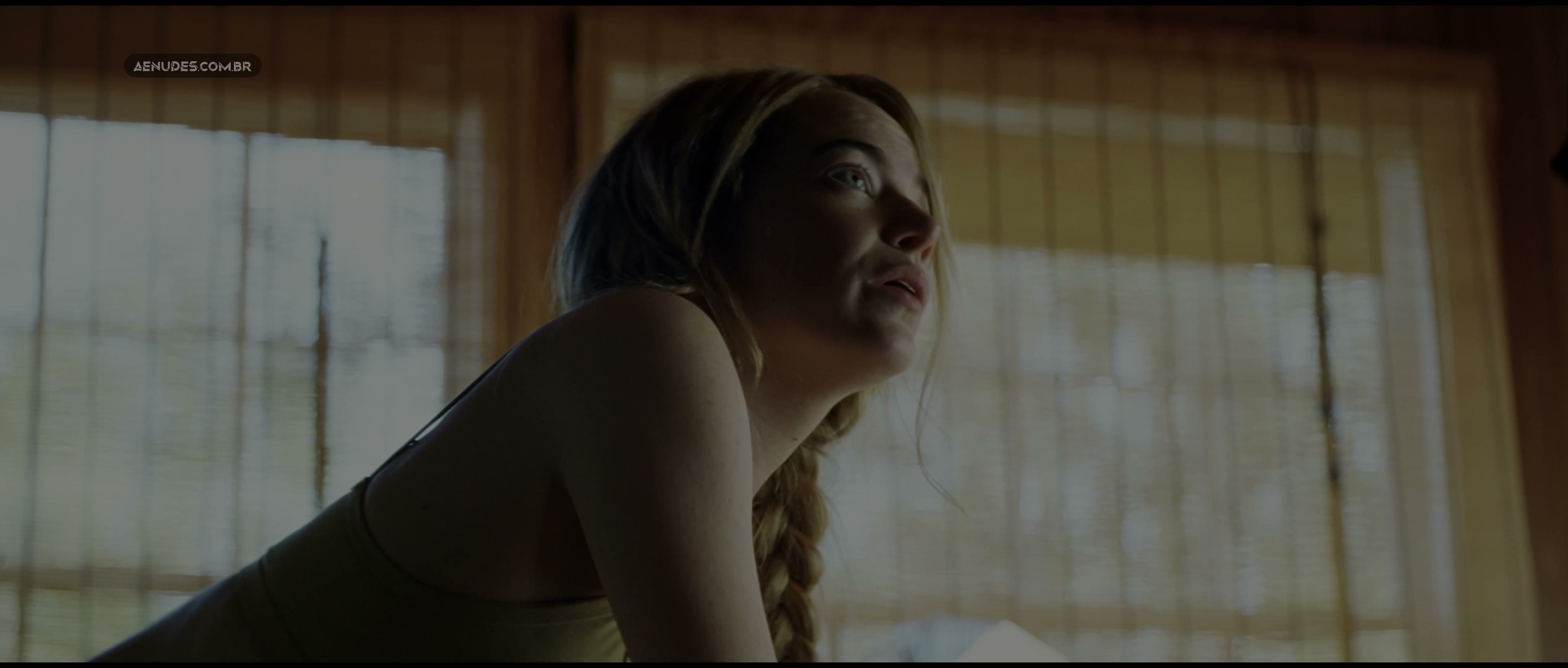 Emma Stone nua pelada em Kinds of Kindness
