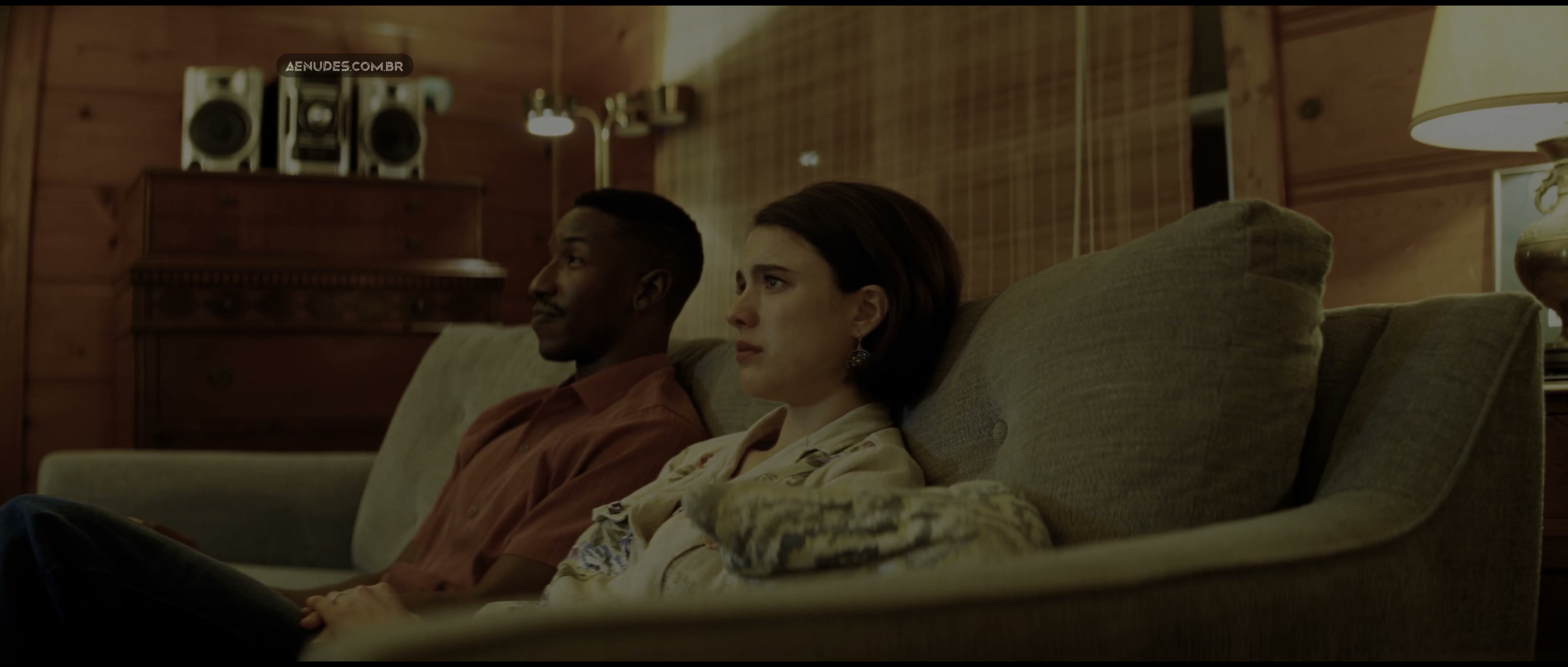 Emma Stone Margaret Qualley nua pelada em Kinds of Kindness