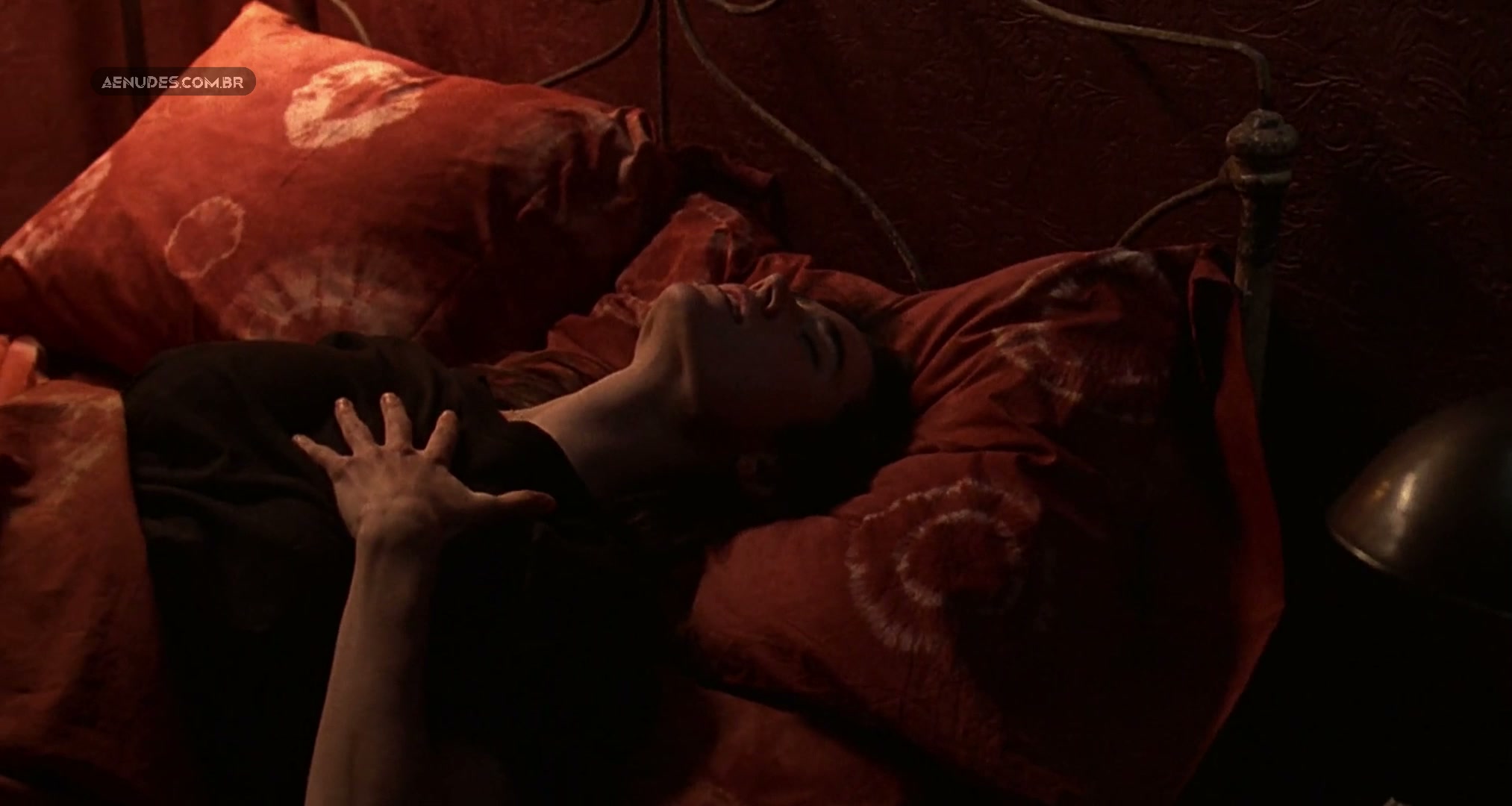 Jennifer Connelly nua pelada em Amor Maior Que a Vida (Walking The Dead)
