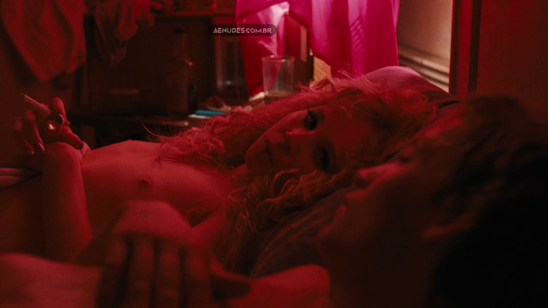 Juno Temple nua pelada em Vinyl